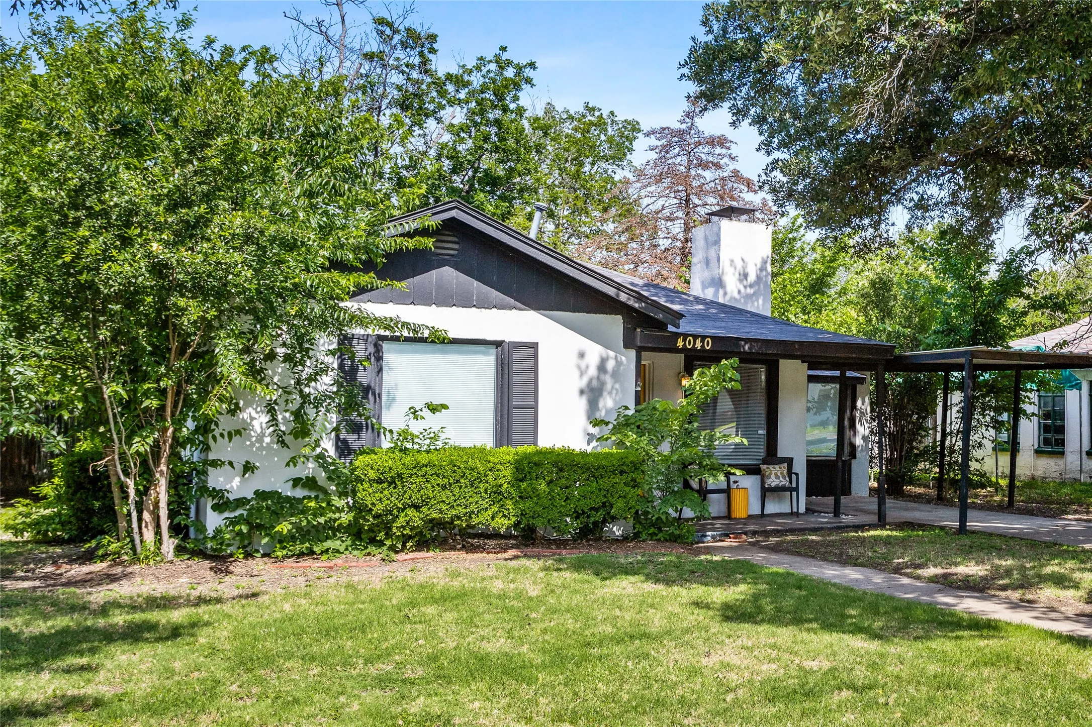 Single Family Residence For Sale in Tarrant County , 4040 Carolyn Road, Fort Worth, Texas 76109, 3 Bedroom, 2 Bathroom, Garage spaces, 1,314 Sqft, built in 1949, mls#20901343, Real Estate Agent in Fort Worth, Homes For Sale in Tarrant county, Homes For Sale in Fort Worth, Realtor in Fort Worth Texas, Real Estate Brokerage Independent Realty Texas, Luminita Cordes Realtor
