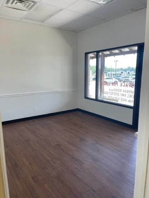 Retail For Rent in Lamar County , 550 N Collegiate Drive, Paris, Texas 75460, 0, 0, Garage spaces, 0 Sqft, built in 2008, Preowned, Price $2,500, mls#20906498, Real Estate Agent in Paris, Homes For Rent in Lamar county, Homes For Rent in Paris, Realtor in Paris Texas, Real Estate Brokerage Independent Realty Texas, Luminita Cordes Realtor