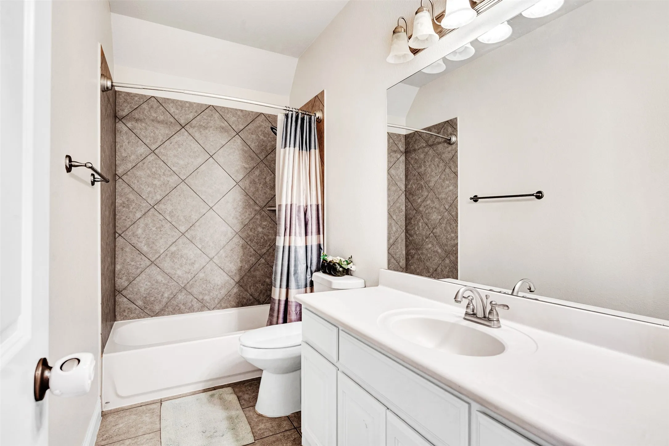 Single Family Residence For Sale in Collin County , 7808 Dawson Creek Drive, Mc Kinney, Texas 75071, 6 Bedroom, 5 Bathroom, 2 Garage spaces, 3,919 Sqft, built in 2012, Preowned, mls#20897411, Real Estate Agent in Mc Kinney, Homes For Sale in Collin county, Homes For Sale in Mc Kinney, Realtor in Mc Kinney Texas, Real Estate Brokerage Independent Realty Texas, Luminita Cordes Realtor