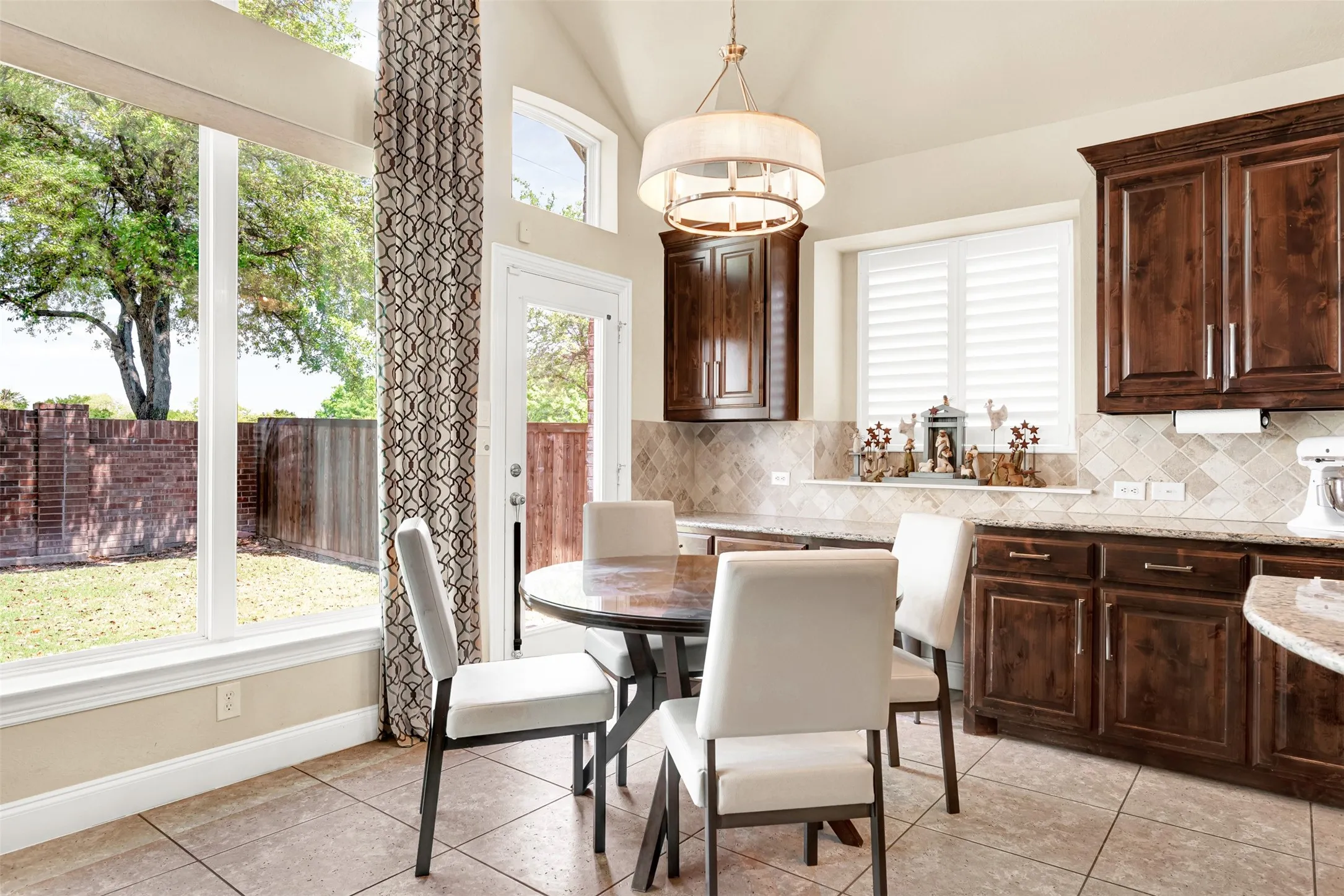 Single Family Residence For Sale in Collin County , 7808 Dawson Creek Drive, Mc Kinney, Texas 75071, 6 Bedroom, 5 Bathroom, 2 Garage spaces, 3,919 Sqft, built in 2012, Preowned, mls#20897411, Real Estate Agent in Mc Kinney, Homes For Sale in Collin county, Homes For Sale in Mc Kinney, Realtor in Mc Kinney Texas, Real Estate Brokerage Independent Realty Texas, Luminita Cordes Realtor