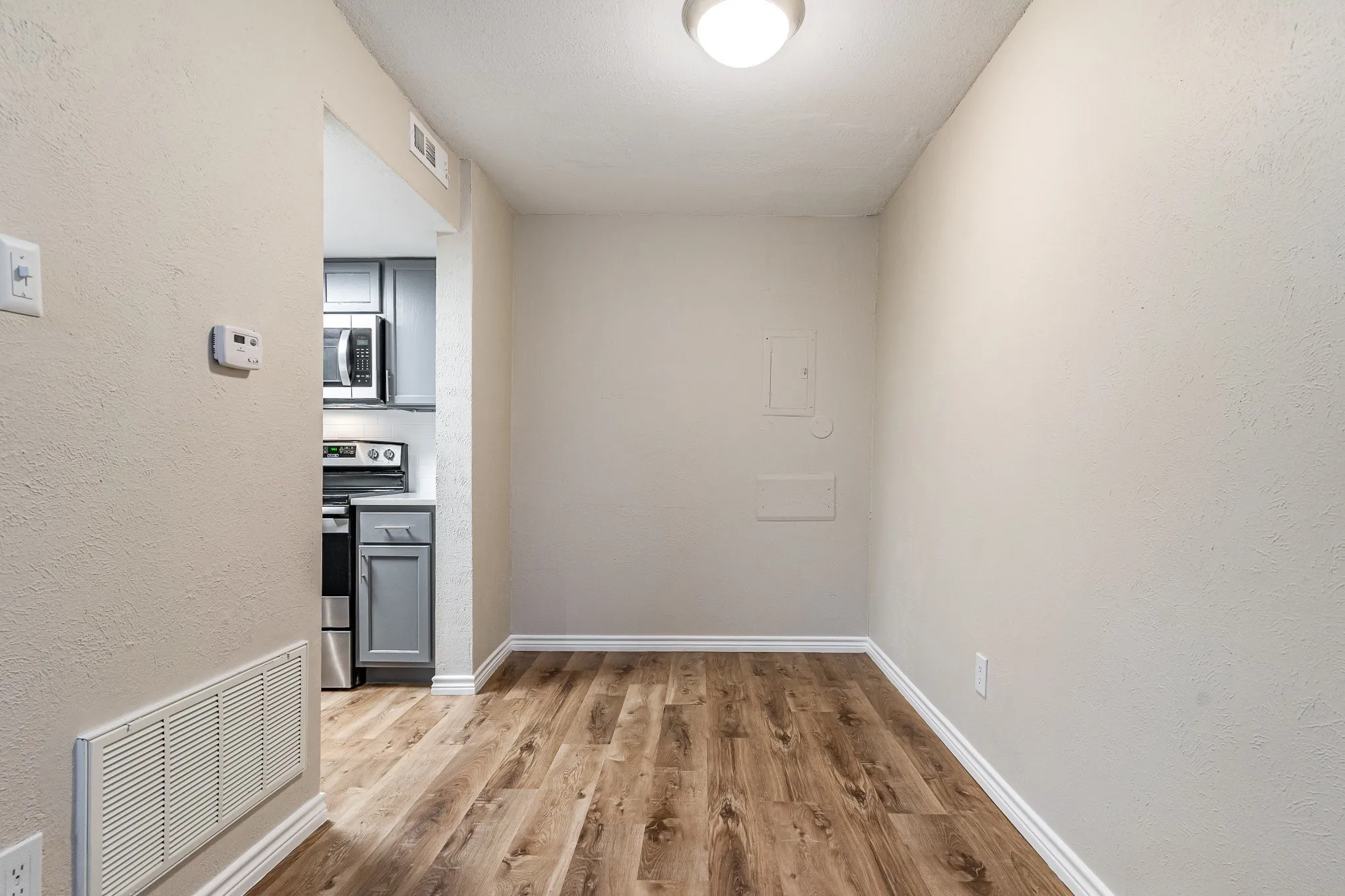 Condominium For Sale in Dallas County , 4640 Country Creek Drive #1254, Dallas, Texas 75236, 1 Bedroom, 1 Bathroom, Garage spaces, 739 Sqft, built in 1974, mls#20907896, Real Estate Agent in Dallas, Homes For Sale in Dallas county, Homes For Sale in Dallas, Realtor in Dallas Texas, Real Estate Brokerage Independent Realty Texas, Luminita Cordes Realtor