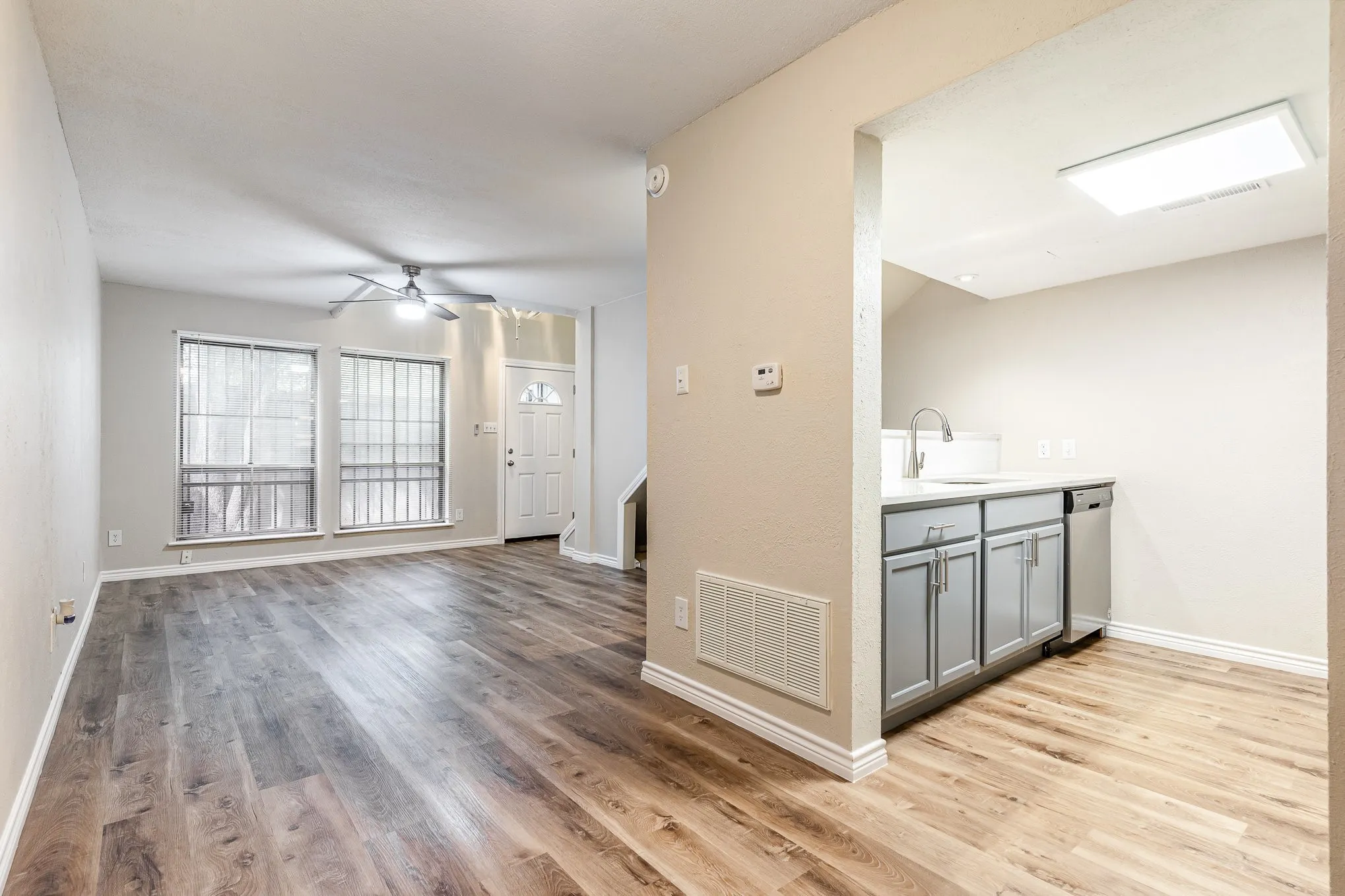 Condominium For Sale in Dallas County , 4640 Country Creek Drive #1254, Dallas, Texas 75236, 1 Bedroom, 1 Bathroom, Garage spaces, 739 Sqft, built in 1974, mls#20907896, Real Estate Agent in Dallas, Homes For Sale in Dallas county, Homes For Sale in Dallas, Realtor in Dallas Texas, Real Estate Brokerage Independent Realty Texas, Luminita Cordes Realtor