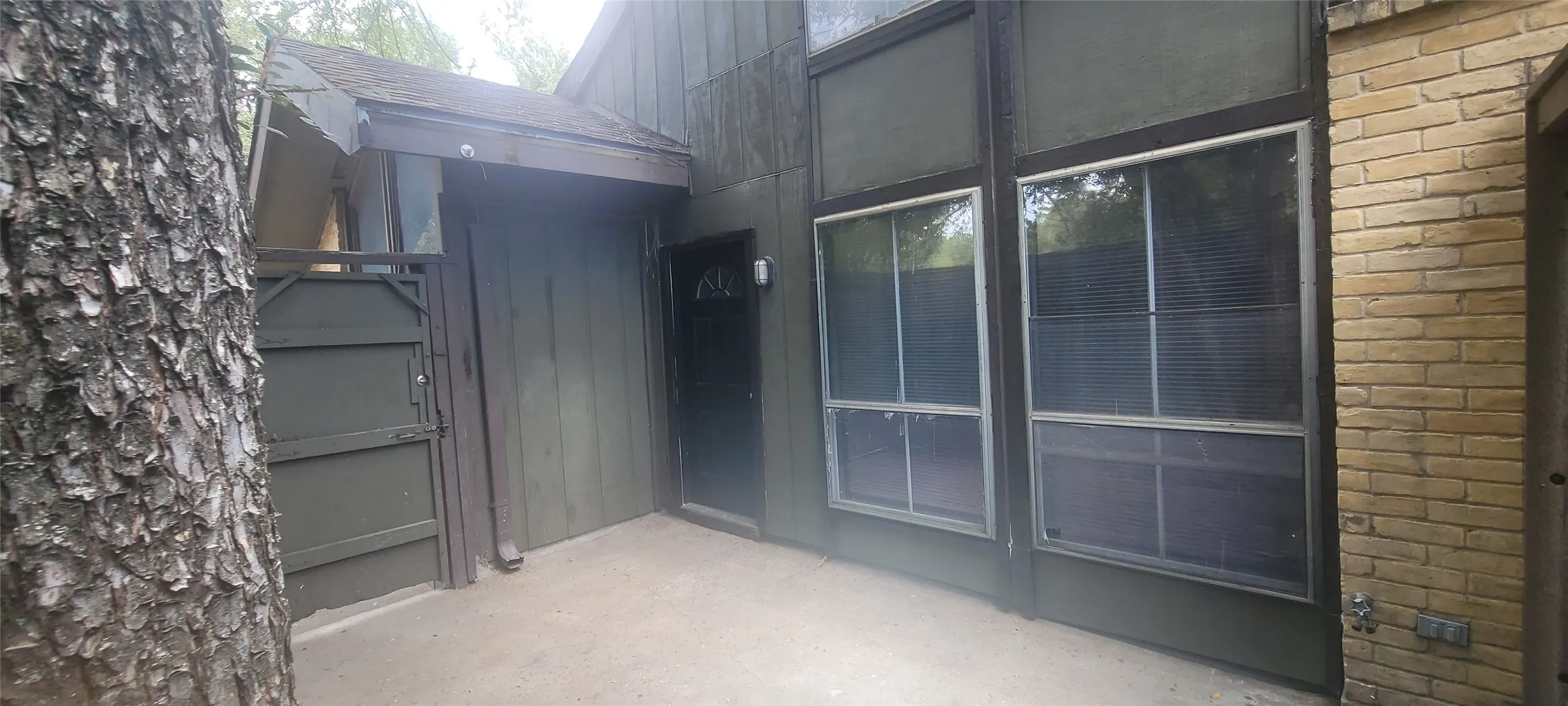 Condominium For Sale in Dallas County , 4640 Country Creek Drive #1254, Dallas, Texas 75236, 1 Bedroom, 1 Bathroom, Garage spaces, 739 Sqft, built in 1974, mls#20907896, Real Estate Agent in Dallas, Homes For Sale in Dallas county, Homes For Sale in Dallas, Realtor in Dallas Texas, Real Estate Brokerage Independent Realty Texas, Luminita Cordes Realtor