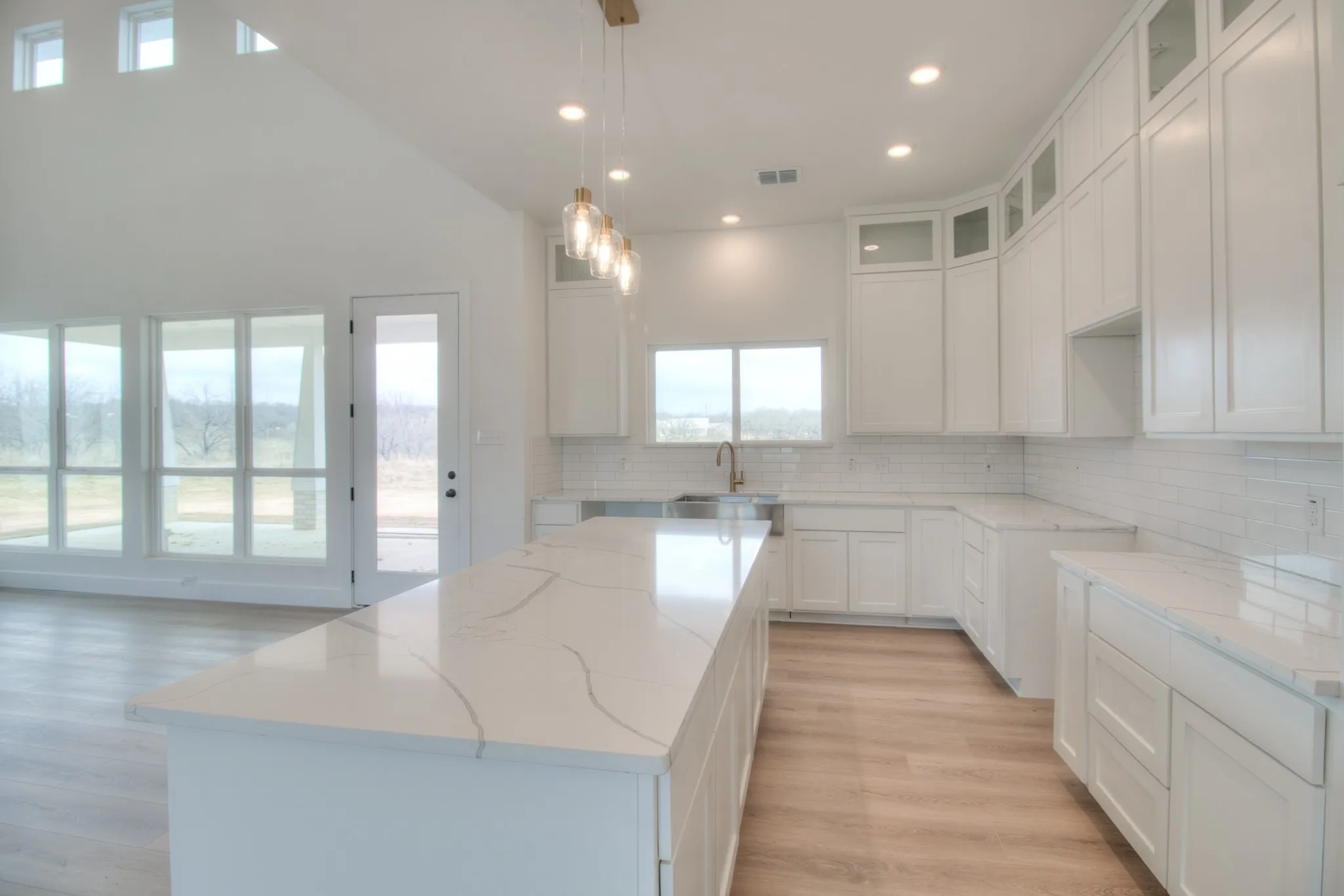 Large Kitchen Island!