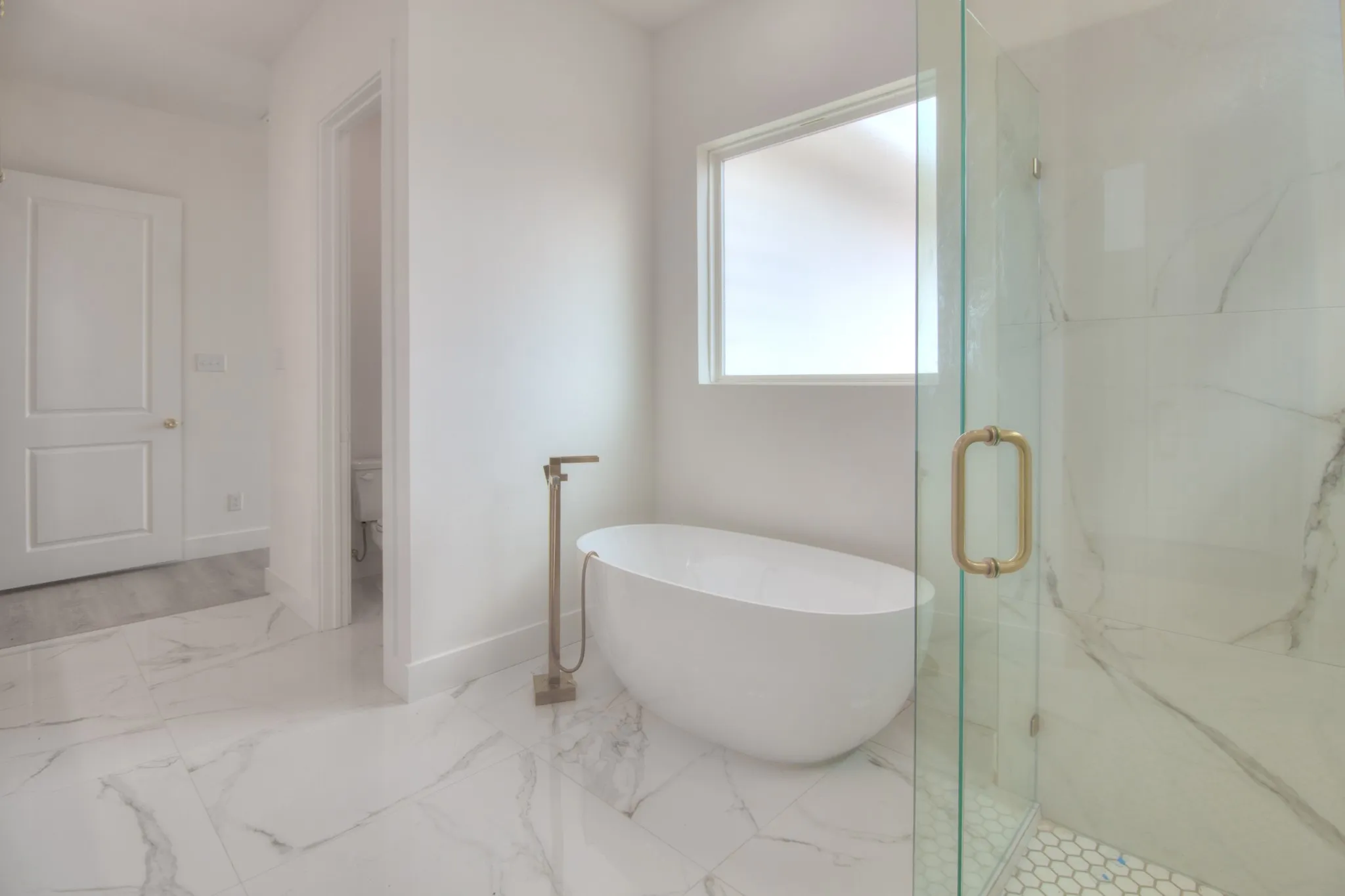 freestanding soaking tub