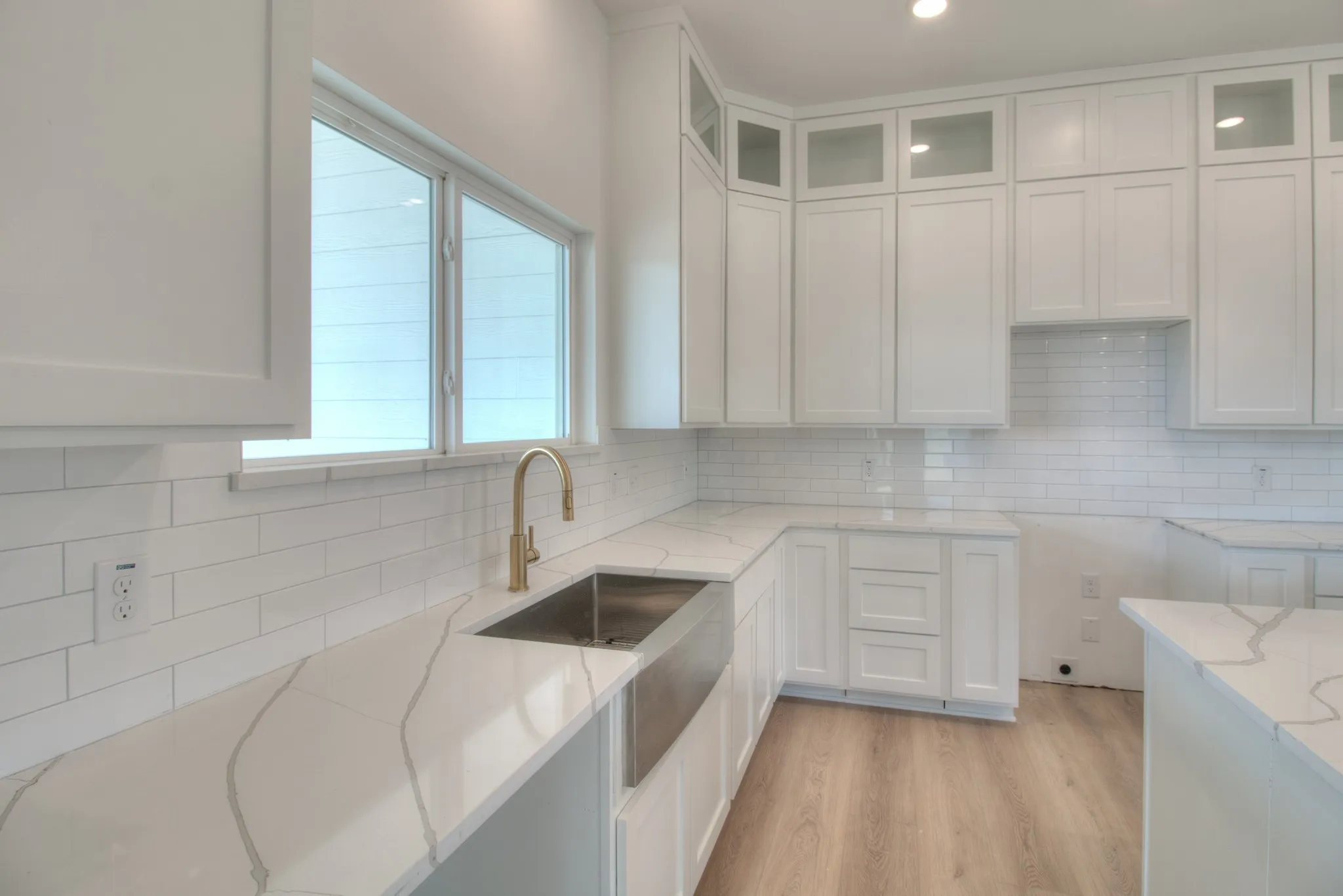Large Kitchen Sink!