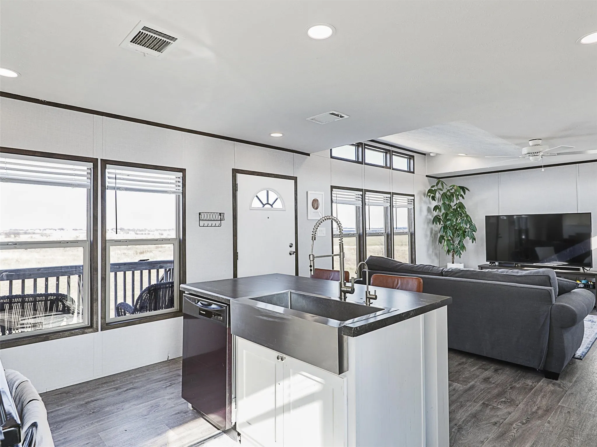 Mobile Home For Sale in Denton County , 16384 FM 1173, Krum, Texas 76249, 3 Bedroom, 2 Bathroom, Garage spaces, 1,140 Sqft, built in 2021, Preowned, mls#20905038, Real Estate Agent in Krum, Homes For Sale in Denton county, Homes For Sale in Krum, Realtor in Krum Texas, Real Estate Brokerage Independent Realty Texas, Luminita Cordes Realtor