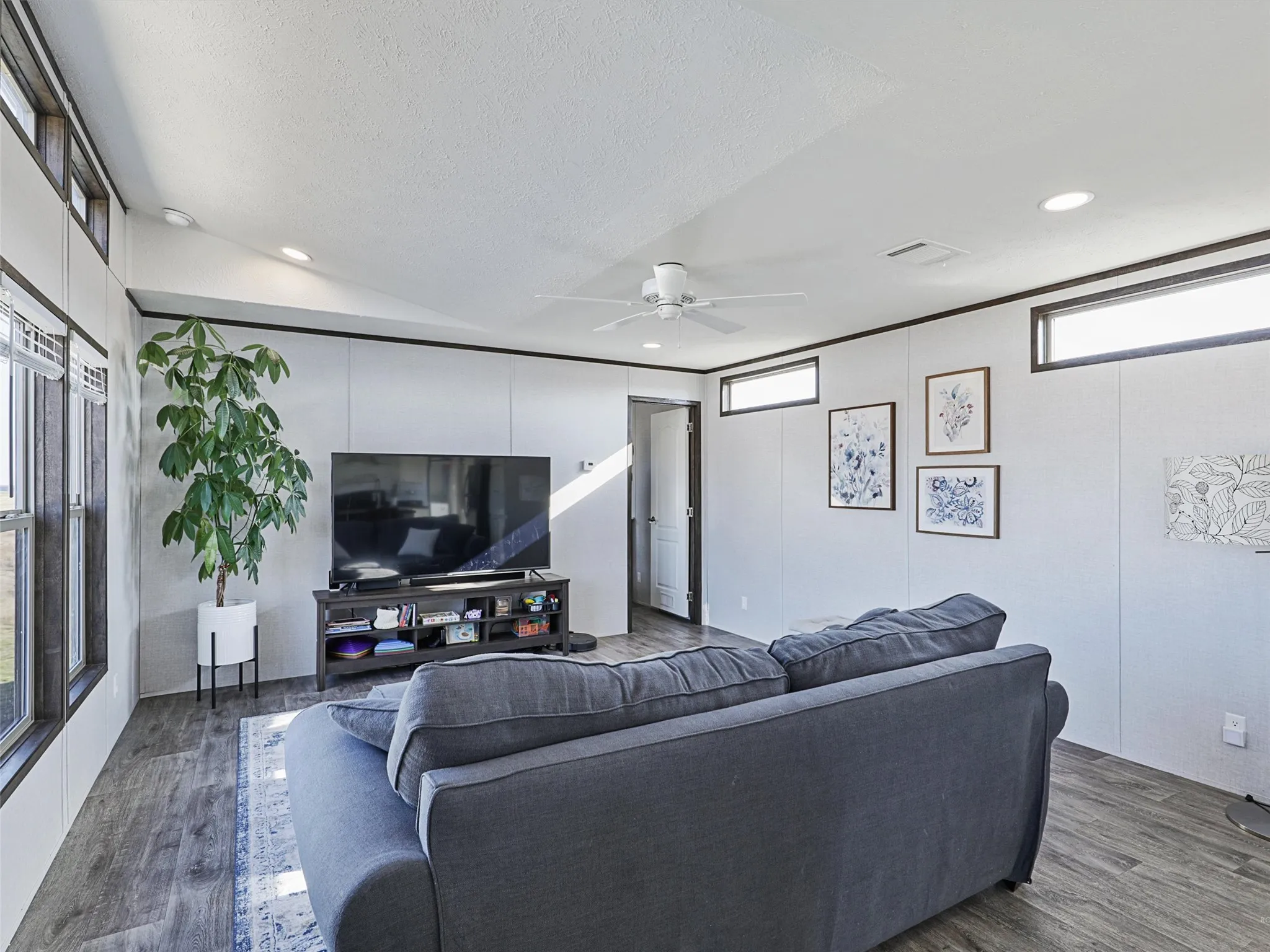 Mobile Home For Sale in Denton County , 16384 FM 1173, Krum, Texas 76249, 3 Bedroom, 2 Bathroom, Garage spaces, 1,140 Sqft, built in 2021, Preowned, mls#20905038, Real Estate Agent in Krum, Homes For Sale in Denton county, Homes For Sale in Krum, Realtor in Krum Texas, Real Estate Brokerage Independent Realty Texas, Luminita Cordes Realtor