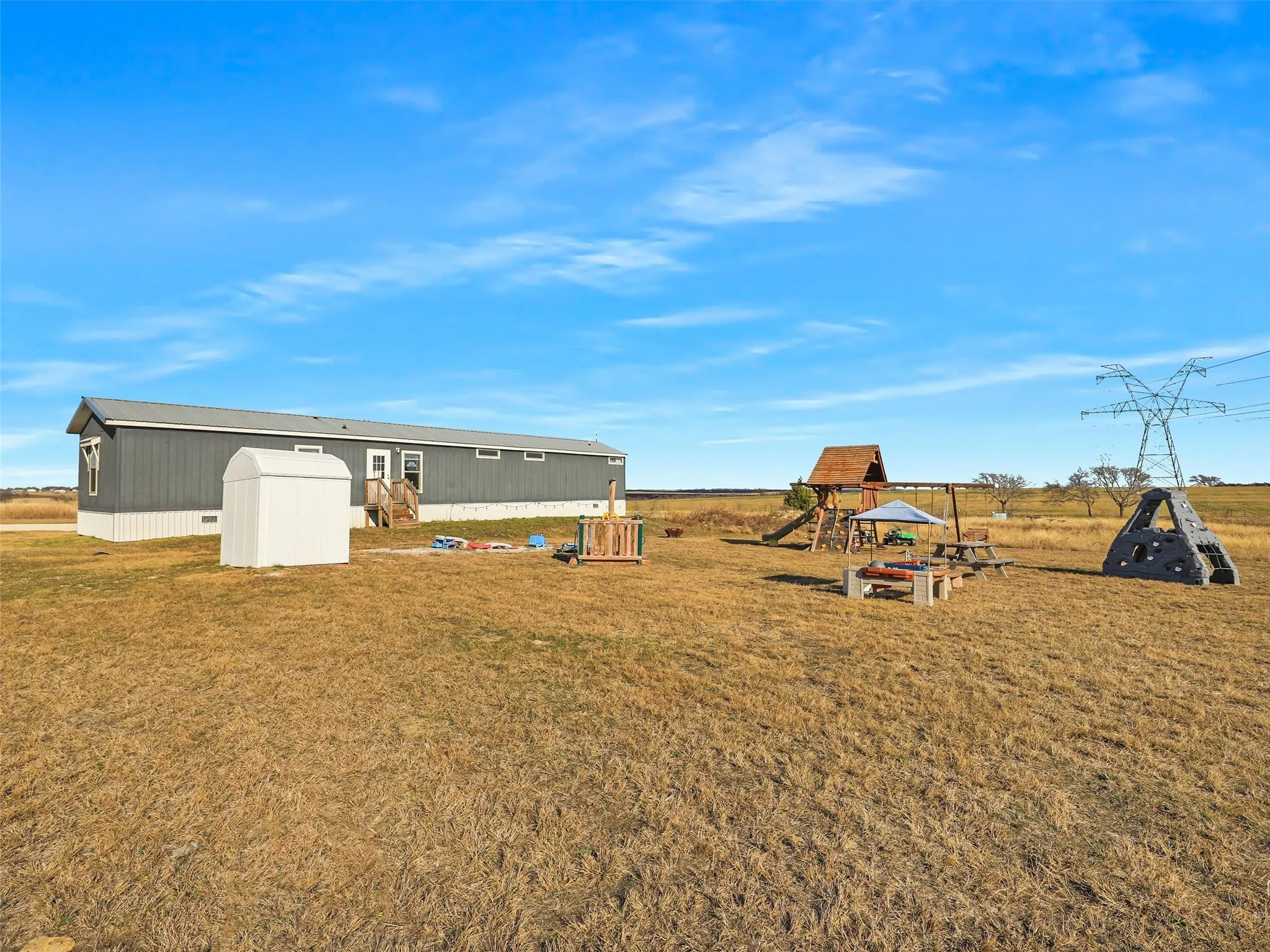 Mobile Home For Sale in Denton County , 16384 FM 1173, Krum, Texas 76249, 3 Bedroom, 2 Bathroom, Garage spaces, 1,140 Sqft, built in 2021, Preowned, mls#20905038, Real Estate Agent in Krum, Homes For Sale in Denton county, Homes For Sale in Krum, Realtor in Krum Texas, Real Estate Brokerage Independent Realty Texas, Luminita Cordes Realtor