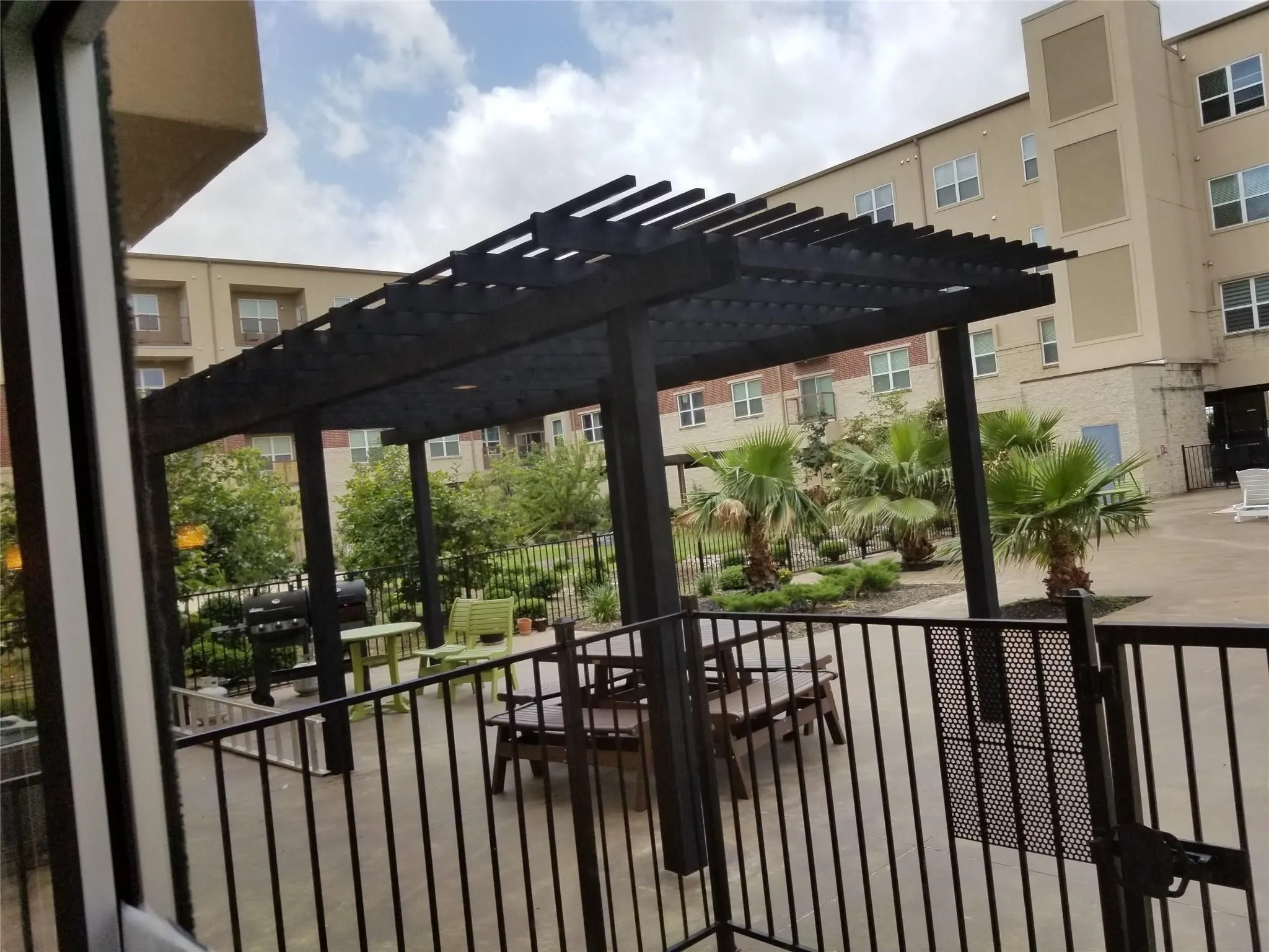 Balcony featuring a pergola