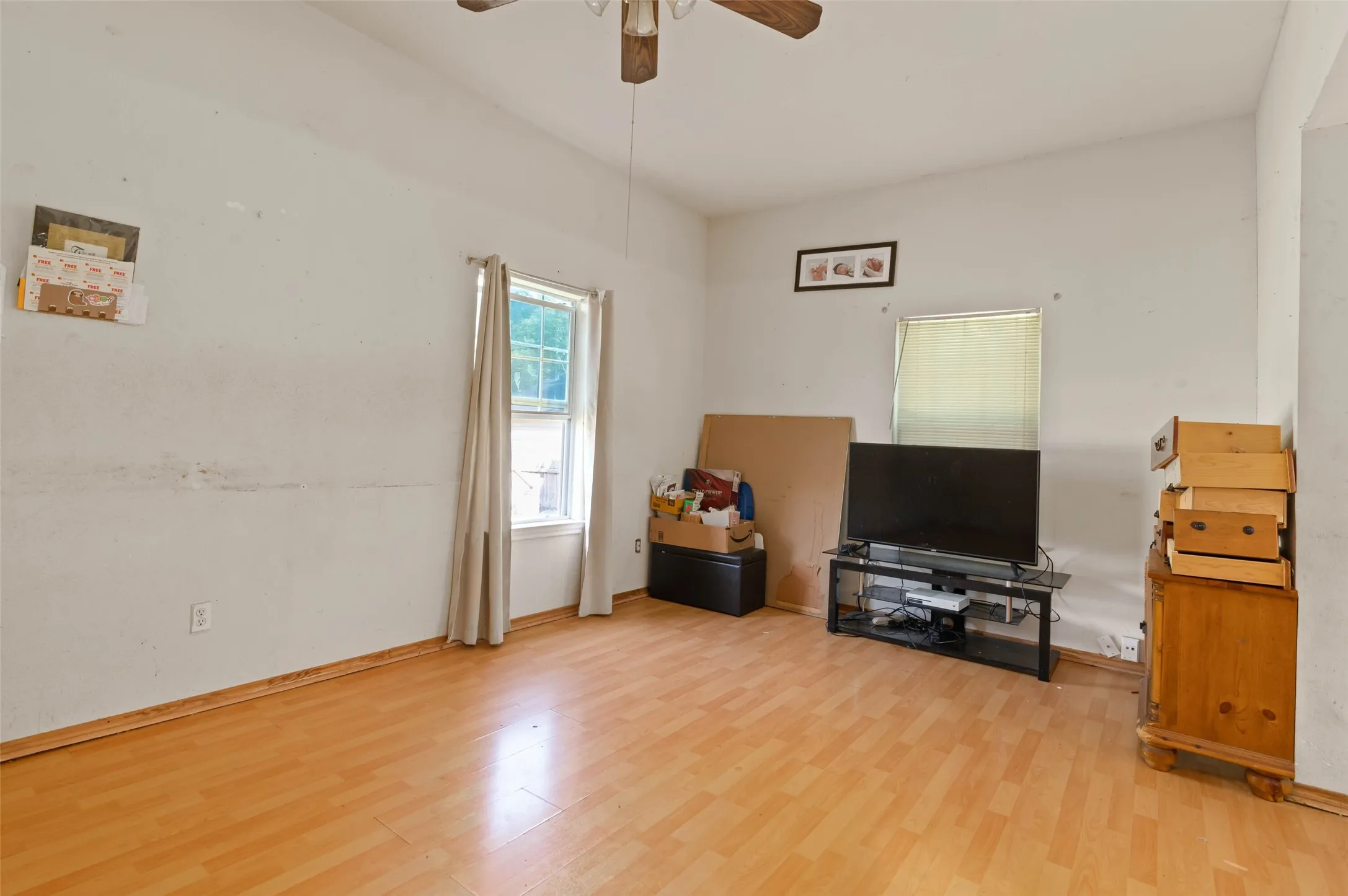 Single Family Residence For Sale in Dallas County , 5344 Larimore Lane, Dallas, Texas 75236, 3 Bedroom, 2 Bathroom, Garage spaces, 1,160 Sqft, built in 2004, Preowned, mls#20909981, Real Estate Agent in Dallas, Homes For Sale in Dallas county, Homes For Sale in Dallas, Realtor in Dallas Texas, Real Estate Brokerage Independent Realty Texas, Luminita Cordes Realtor
