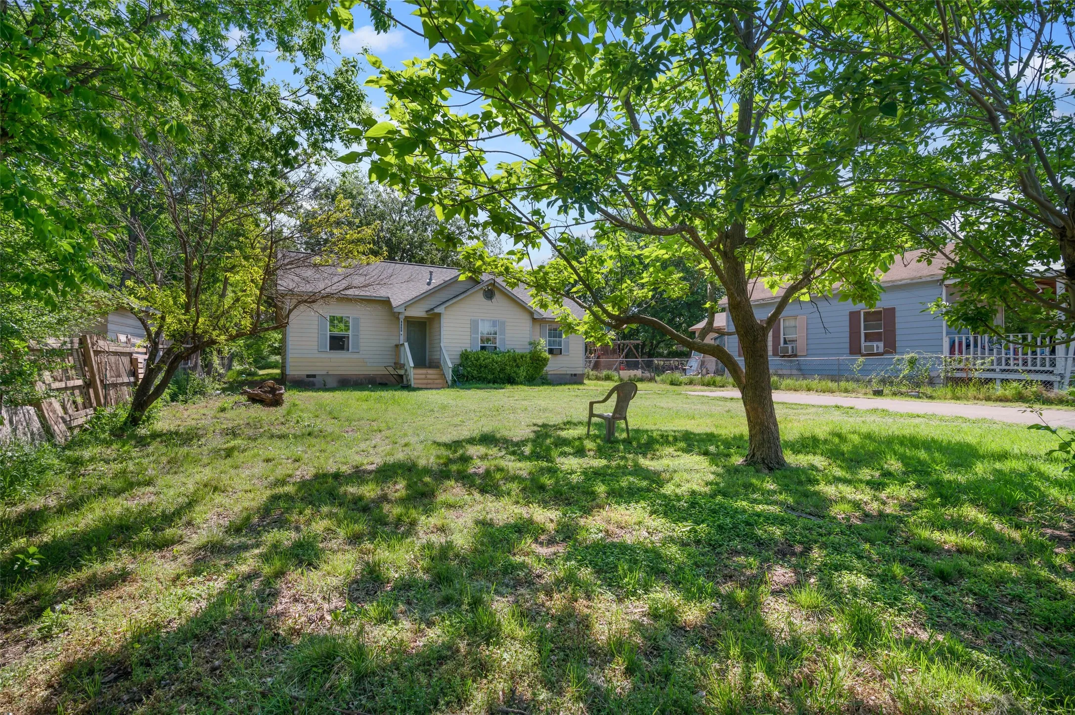 Single Family Residence For Sale in Dallas County , 5344 Larimore Lane, Dallas, Texas 75236, 3 Bedroom, 2 Bathroom, Garage spaces, 1,160 Sqft, built in 2004, Preowned, mls#20909981, Real Estate Agent in Dallas, Homes For Sale in Dallas county, Homes For Sale in Dallas, Realtor in Dallas Texas, Real Estate Brokerage Independent Realty Texas, Luminita Cordes Realtor