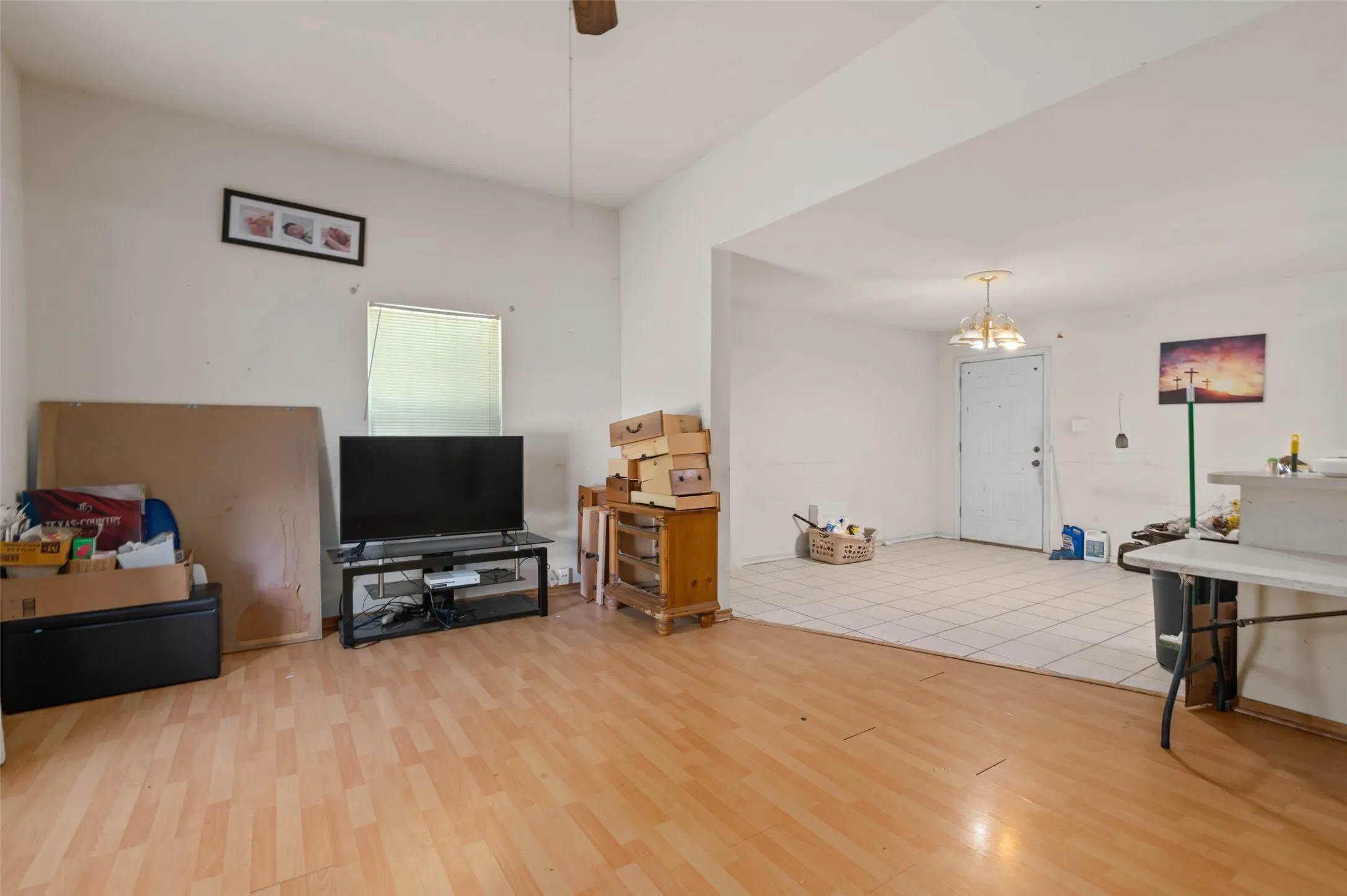 Single Family Residence For Sale in Dallas County , 5344 Larimore Lane, Dallas, Texas 75236, 3 Bedroom, 2 Bathroom, Garage spaces, 1,160 Sqft, built in 2004, Preowned, mls#20909981, Real Estate Agent in Dallas, Homes For Sale in Dallas county, Homes For Sale in Dallas, Realtor in Dallas Texas, Real Estate Brokerage Independent Realty Texas, Luminita Cordes Realtor