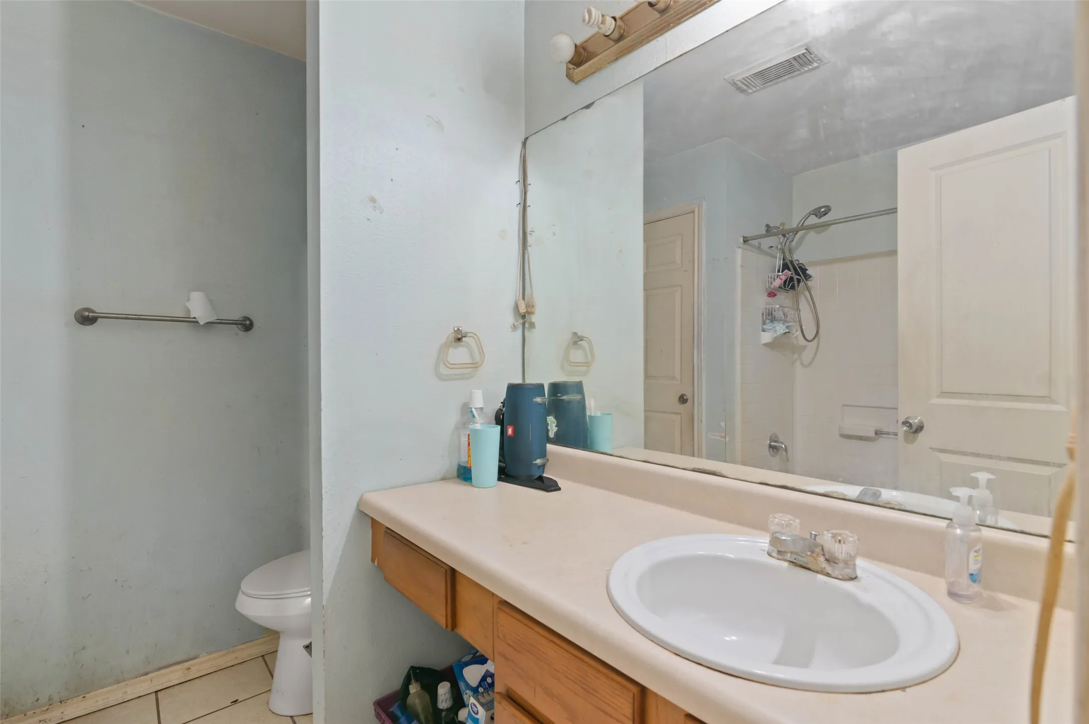 Single Family Residence For Sale in Dallas County , 5344 Larimore Lane, Dallas, Texas 75236, 3 Bedroom, 2 Bathroom, Garage spaces, 1,160 Sqft, built in 2004, Preowned, mls#20909981, Real Estate Agent in Dallas, Homes For Sale in Dallas county, Homes For Sale in Dallas, Realtor in Dallas Texas, Real Estate Brokerage Independent Realty Texas, Luminita Cordes Realtor
