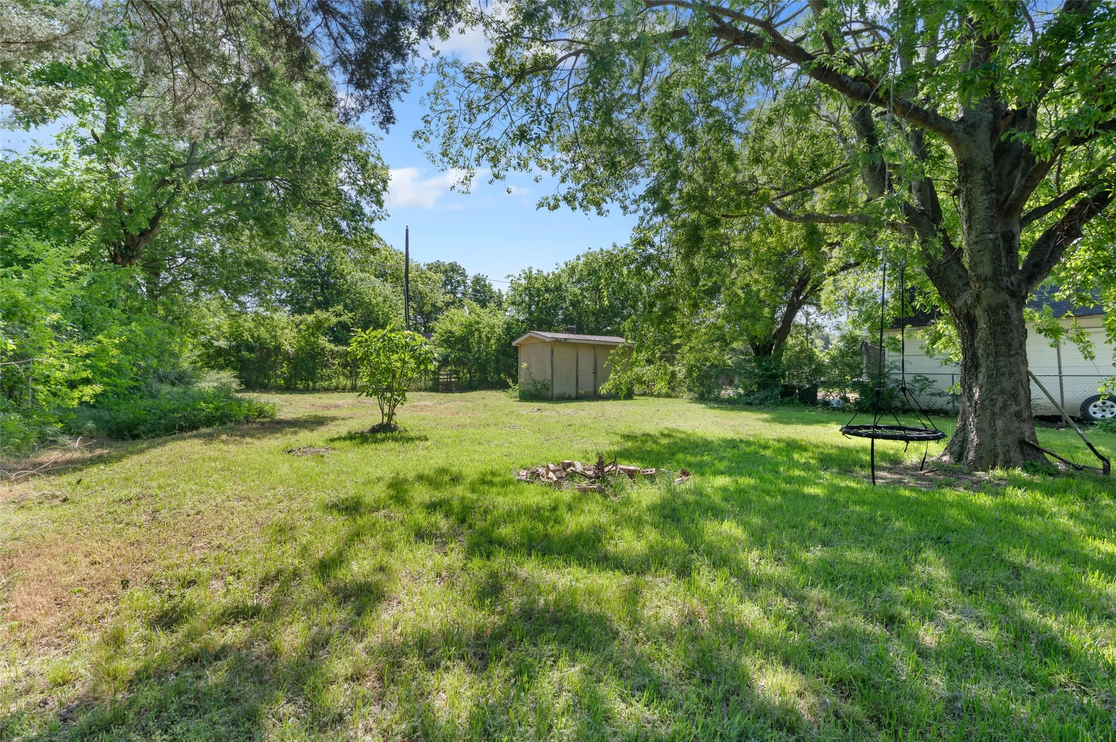 Single Family Residence For Sale in Dallas County , 5344 Larimore Lane, Dallas, Texas 75236, 3 Bedroom, 2 Bathroom, Garage spaces, 1,160 Sqft, built in 2004, Preowned, mls#20909981, Real Estate Agent in Dallas, Homes For Sale in Dallas county, Homes For Sale in Dallas, Realtor in Dallas Texas, Real Estate Brokerage Independent Realty Texas, Luminita Cordes Realtor