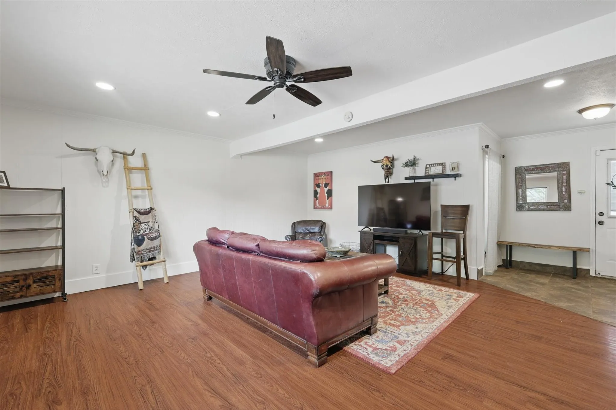 Living area with ceiling fan, ornamental molding, recessed lighting, and wood finished floors