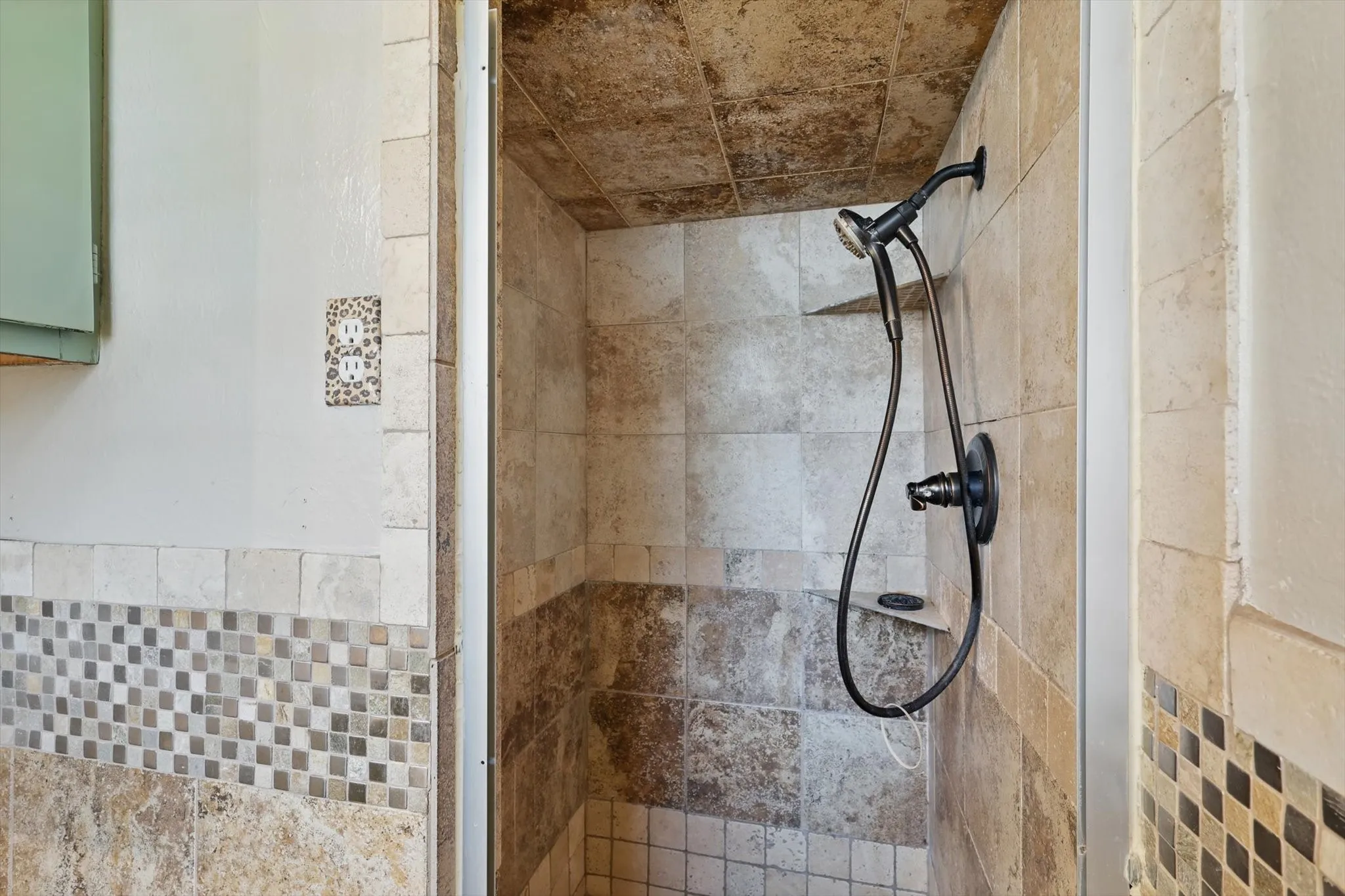 Full bath featuring a tile shower