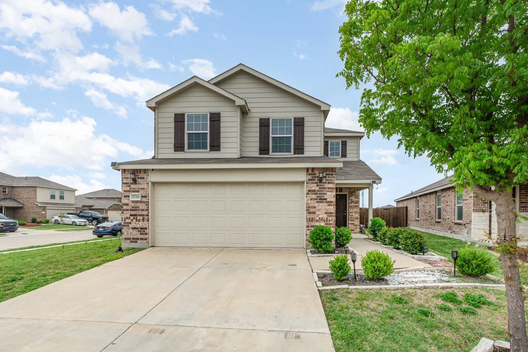 Single Family Residence For Sale in Kaufman County , 1728 Ackerly Drive, Forney, Texas 75126, 3 Bedroom, 3 Bathroom, 2 Garage spaces, 2,044 Sqft, built in 2020, mls#20910092, Real Estate Agent in Forney, Homes For Sale in Kaufman county, Homes For Sale in Forney, Realtor in Forney Texas, Real Estate Brokerage Independent Realty Texas, Luminita Cordes Realtor