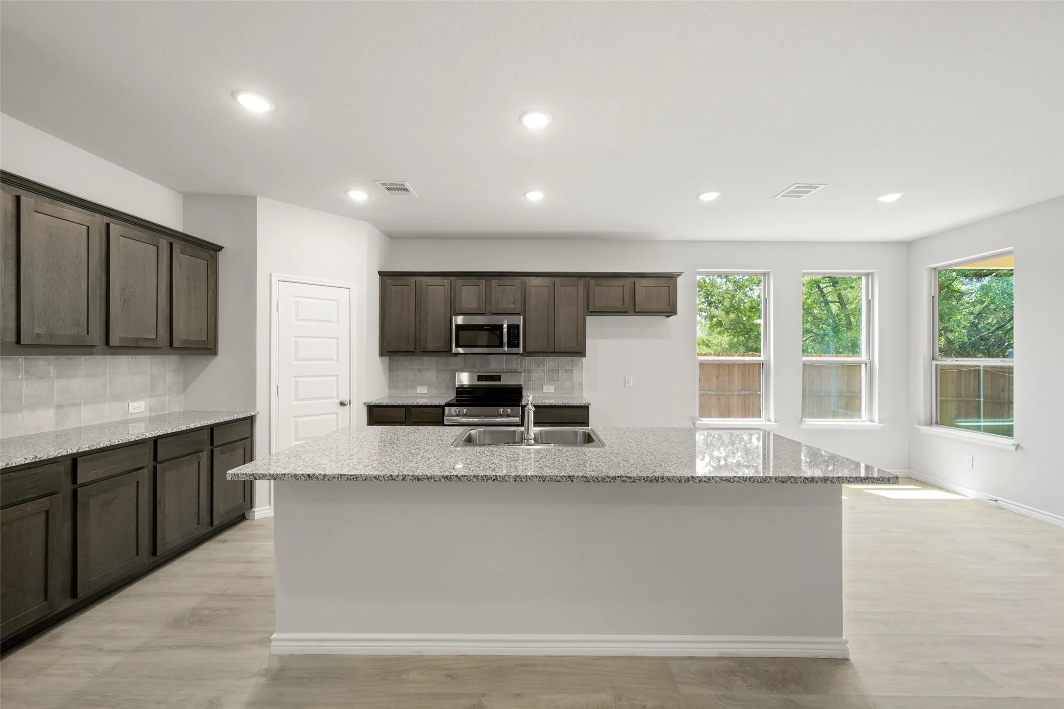 3121-3123 Long Rope- Kitchen-1