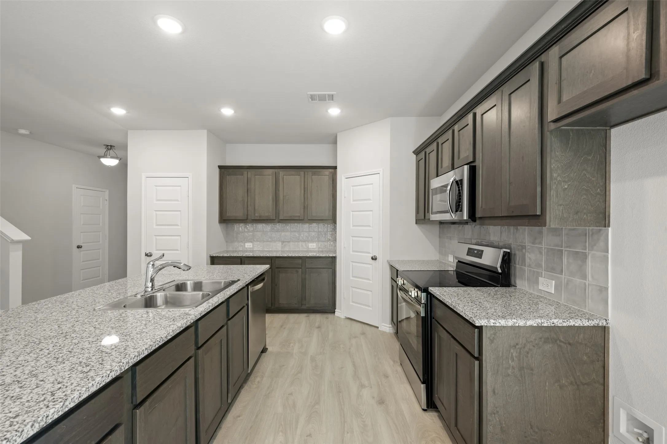 3121-3123 Long Rope- Kitchen-4