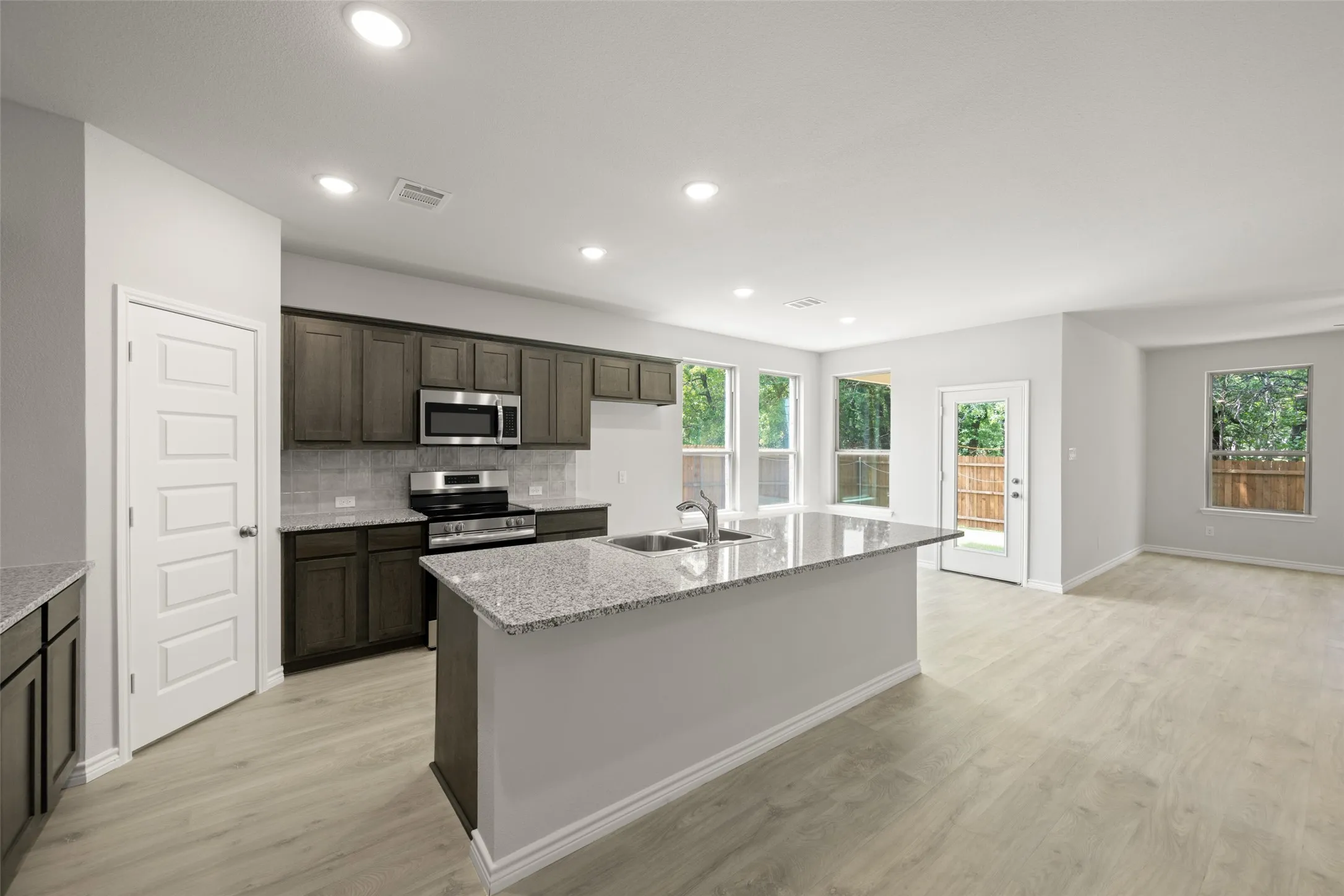 3121-3123 Long Rope- Kitchen-2