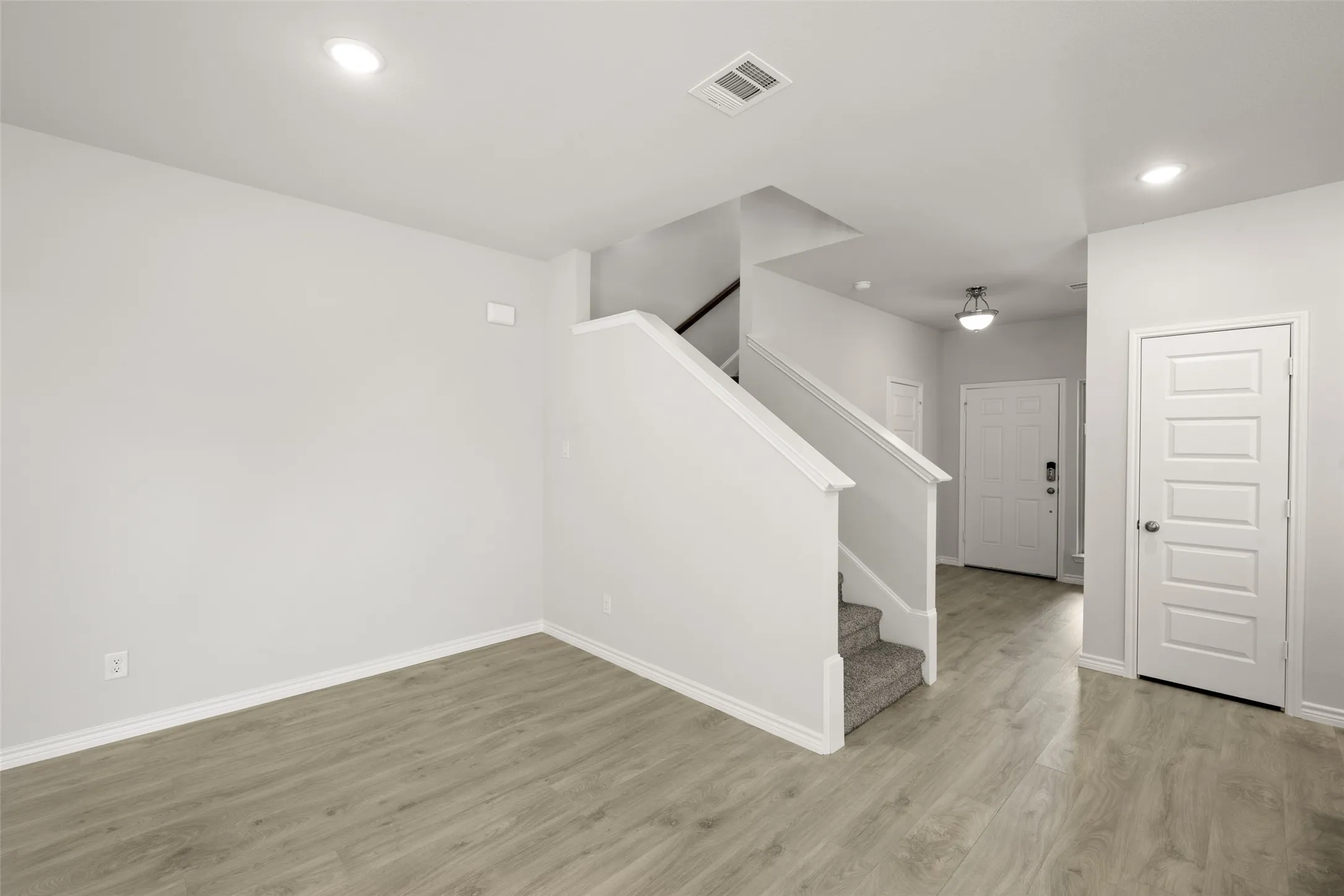 3121-3123 Long Rope- Living Room-1