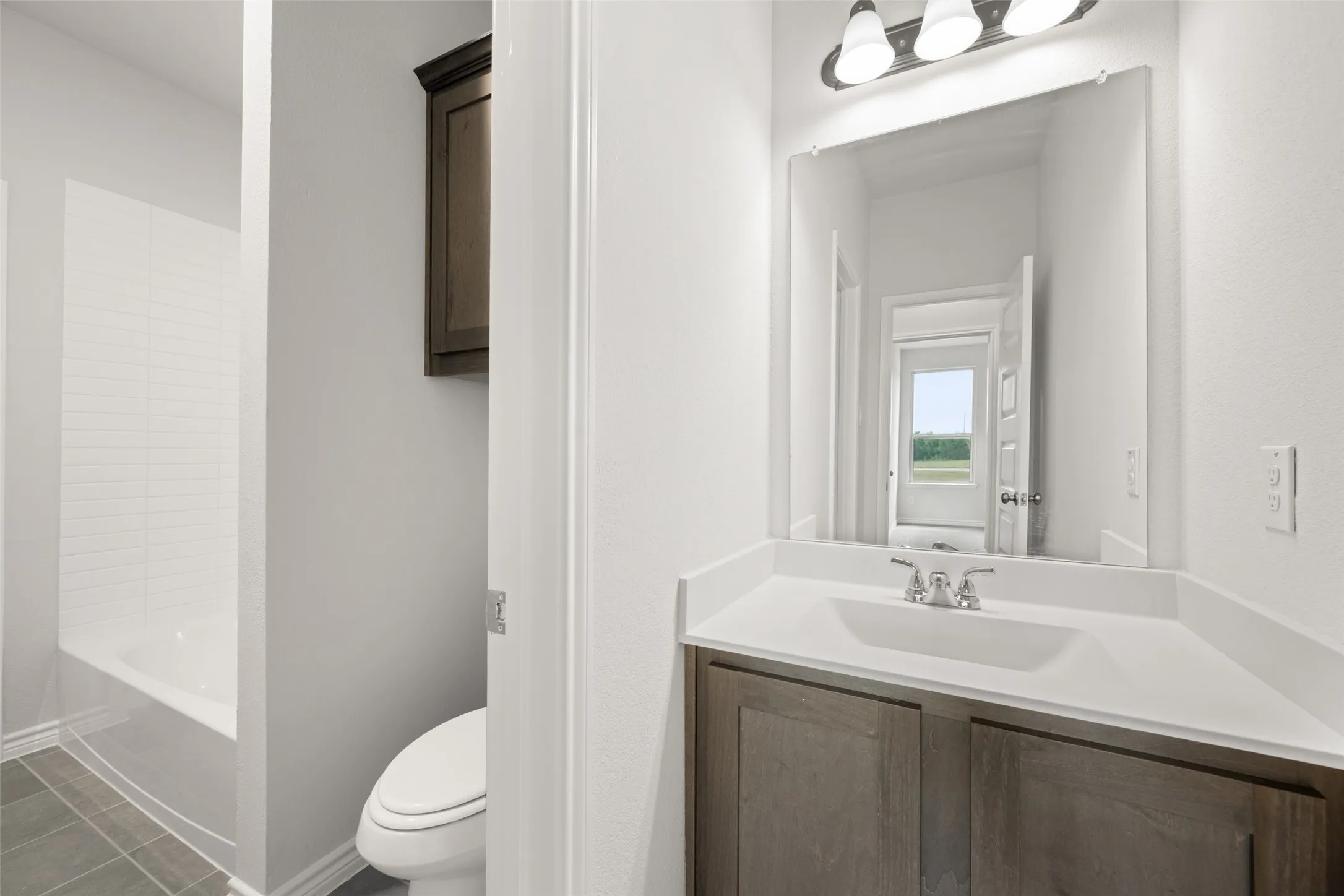 3121-3123 Long Rope- Bathroom-1