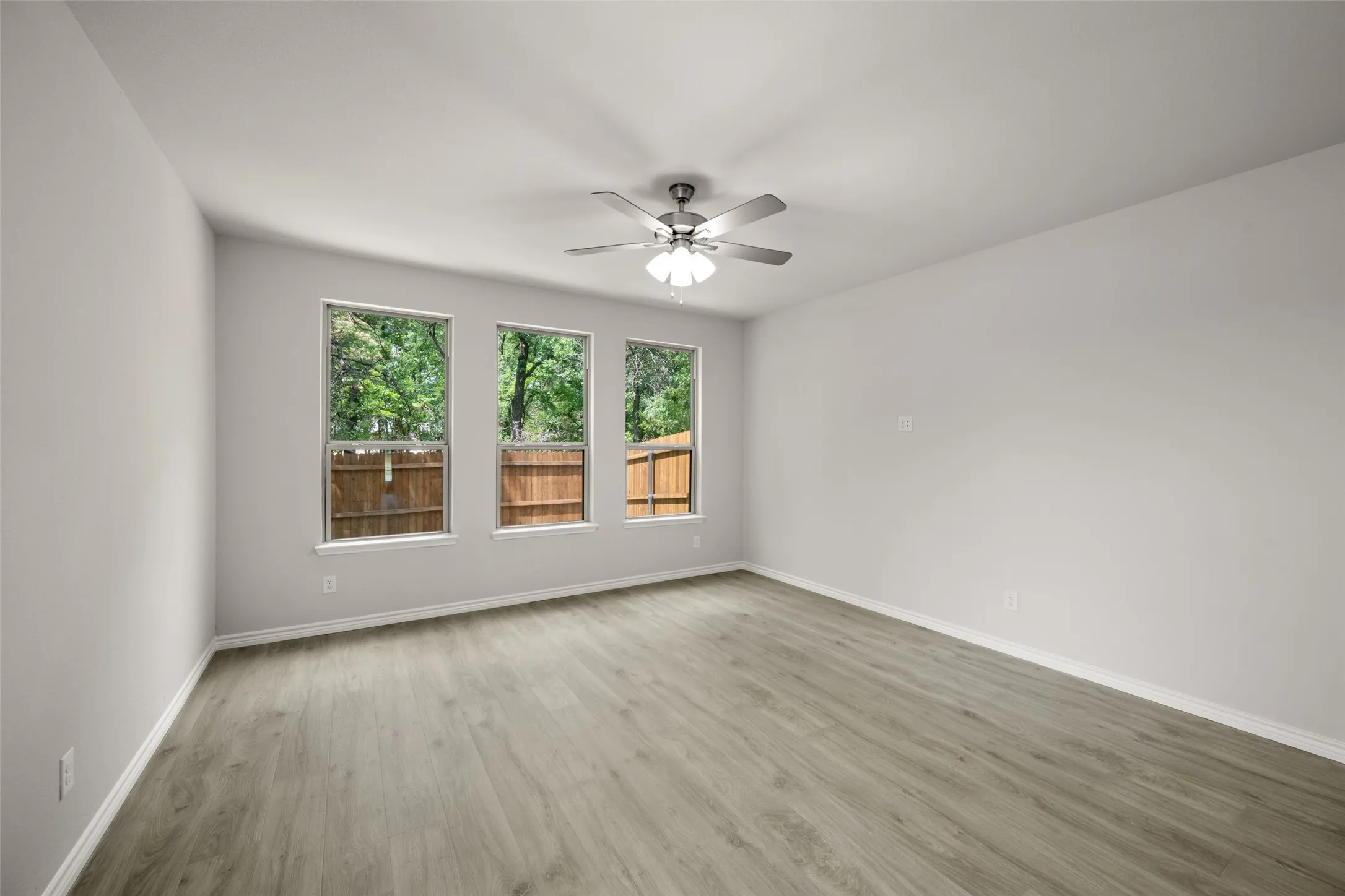 3121-3123 Long Rope- Living Room-2