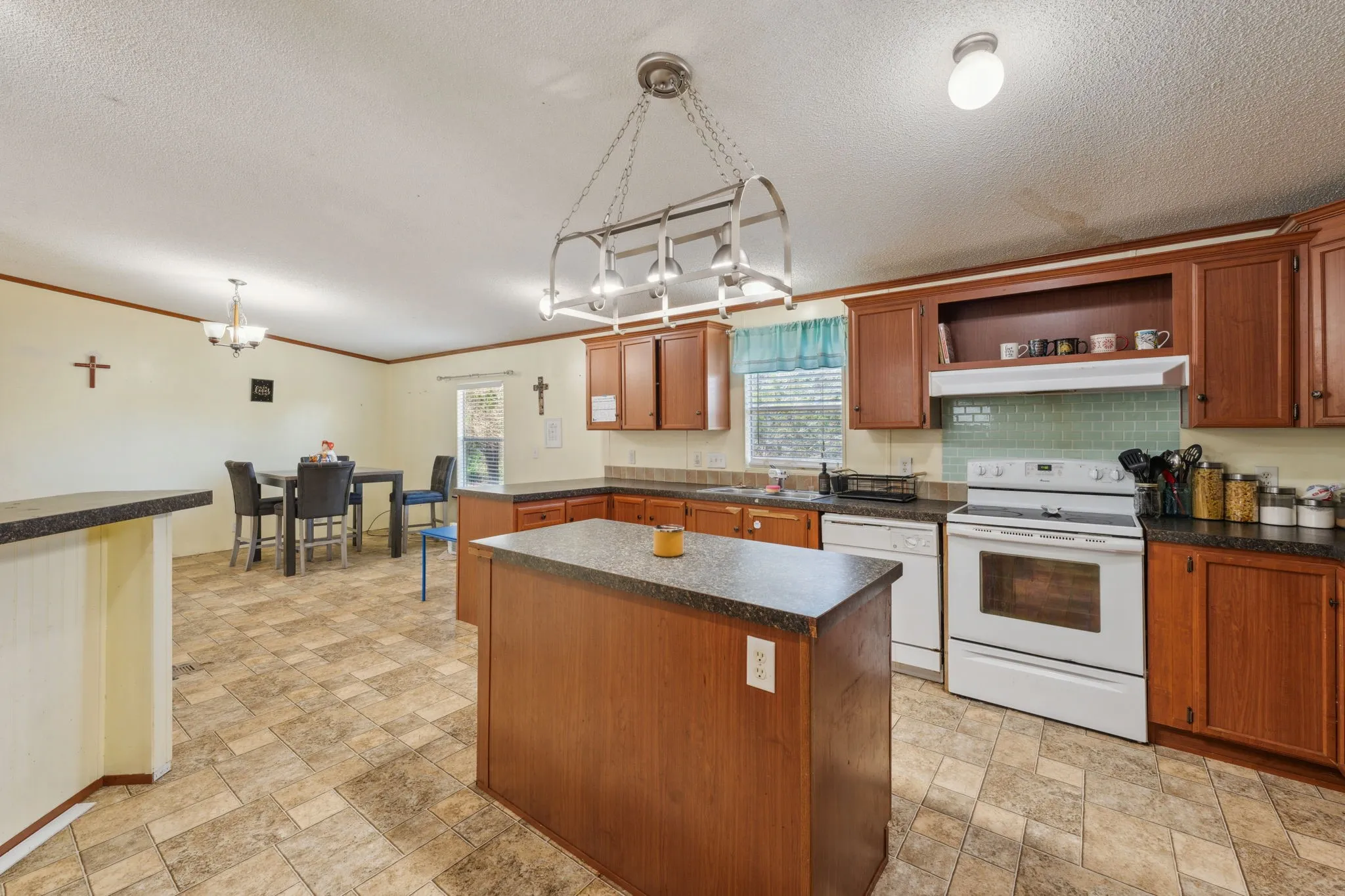 Mobile Home For Sale in Hood County , 4810 Orange Blossom Street, Granbury, Texas 76048, 4 Bedroom, 3 Bathroom, Garage spaces, 1,920 Sqft, built in 2007, mls#20912354, Real Estate Agent in Granbury, Homes For Sale in Hood county, Homes For Sale in Granbury, Realtor in Granbury Texas, Real Estate Brokerage Independent Realty Texas, Luminita Cordes Realtor