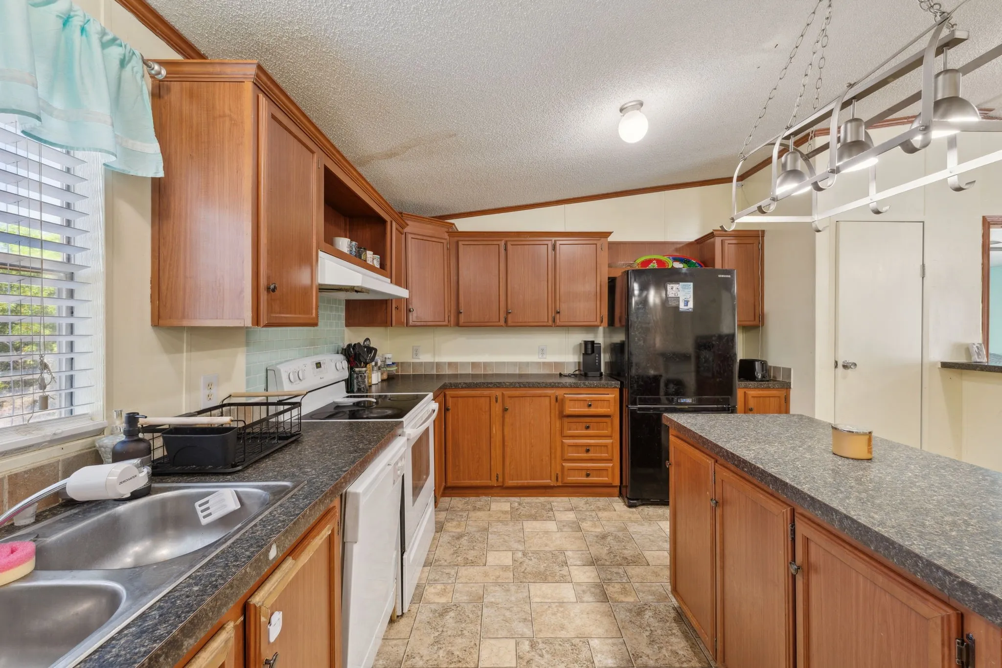 Mobile Home For Sale in Hood County , 4810 Orange Blossom Street, Granbury, Texas 76048, 4 Bedroom, 3 Bathroom, Garage spaces, 1,920 Sqft, built in 2007, mls#20912354, Real Estate Agent in Granbury, Homes For Sale in Hood county, Homes For Sale in Granbury, Realtor in Granbury Texas, Real Estate Brokerage Independent Realty Texas, Luminita Cordes Realtor