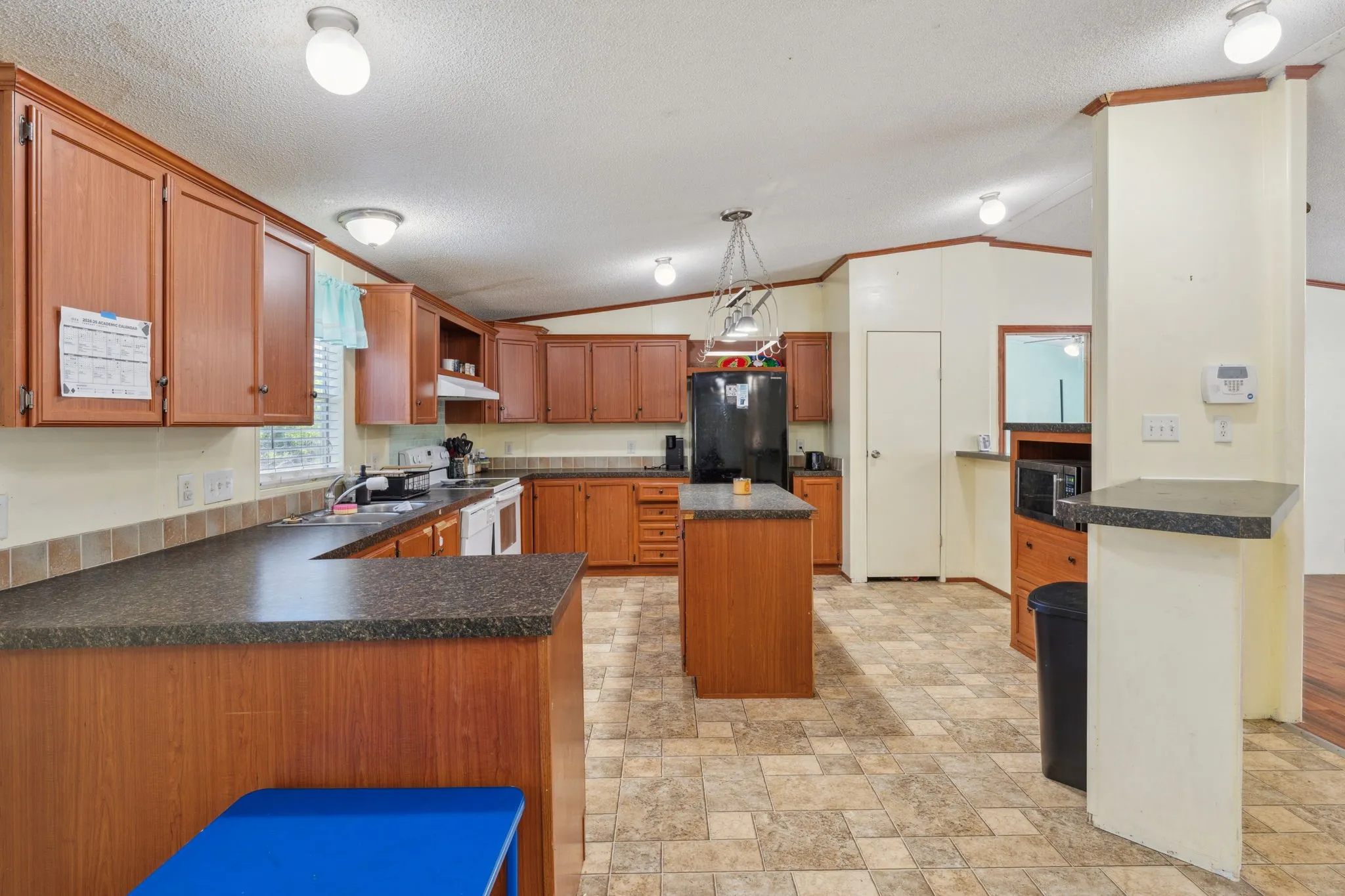 Mobile Home For Sale in Hood County , 4810 Orange Blossom Street, Granbury, Texas 76048, 4 Bedroom, 3 Bathroom, Garage spaces, 1,920 Sqft, built in 2007, mls#20912354, Real Estate Agent in Granbury, Homes For Sale in Hood county, Homes For Sale in Granbury, Realtor in Granbury Texas, Real Estate Brokerage Independent Realty Texas, Luminita Cordes Realtor