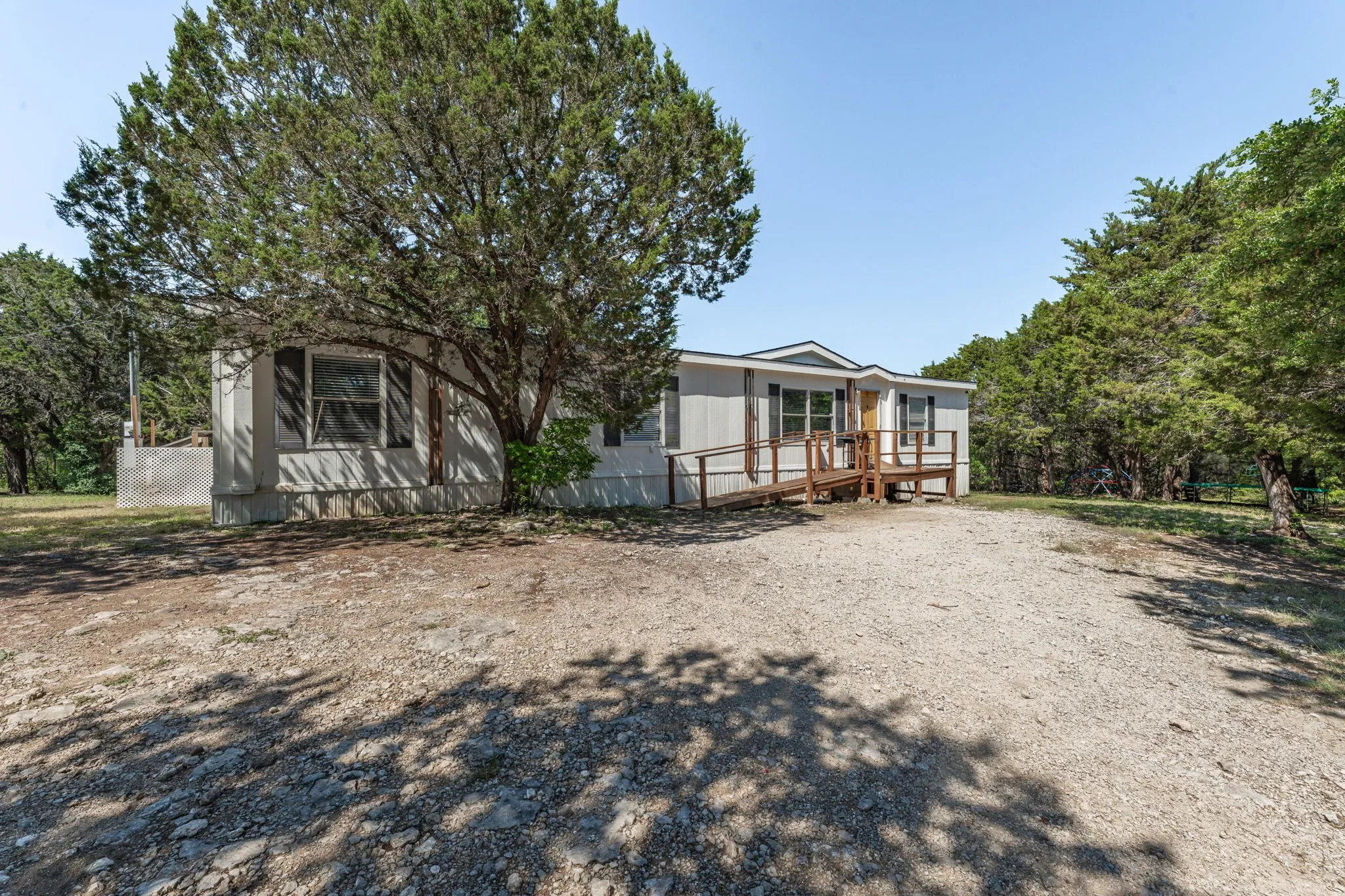 Mobile Home For Sale in Hood County , 4810 Orange Blossom Street, Granbury, Texas 76048, 4 Bedroom, 3 Bathroom, Garage spaces, 1,920 Sqft, built in 2007, mls#20912354, Real Estate Agent in Granbury, Homes For Sale in Hood county, Homes For Sale in Granbury, Realtor in Granbury Texas, Real Estate Brokerage Independent Realty Texas, Luminita Cordes Realtor