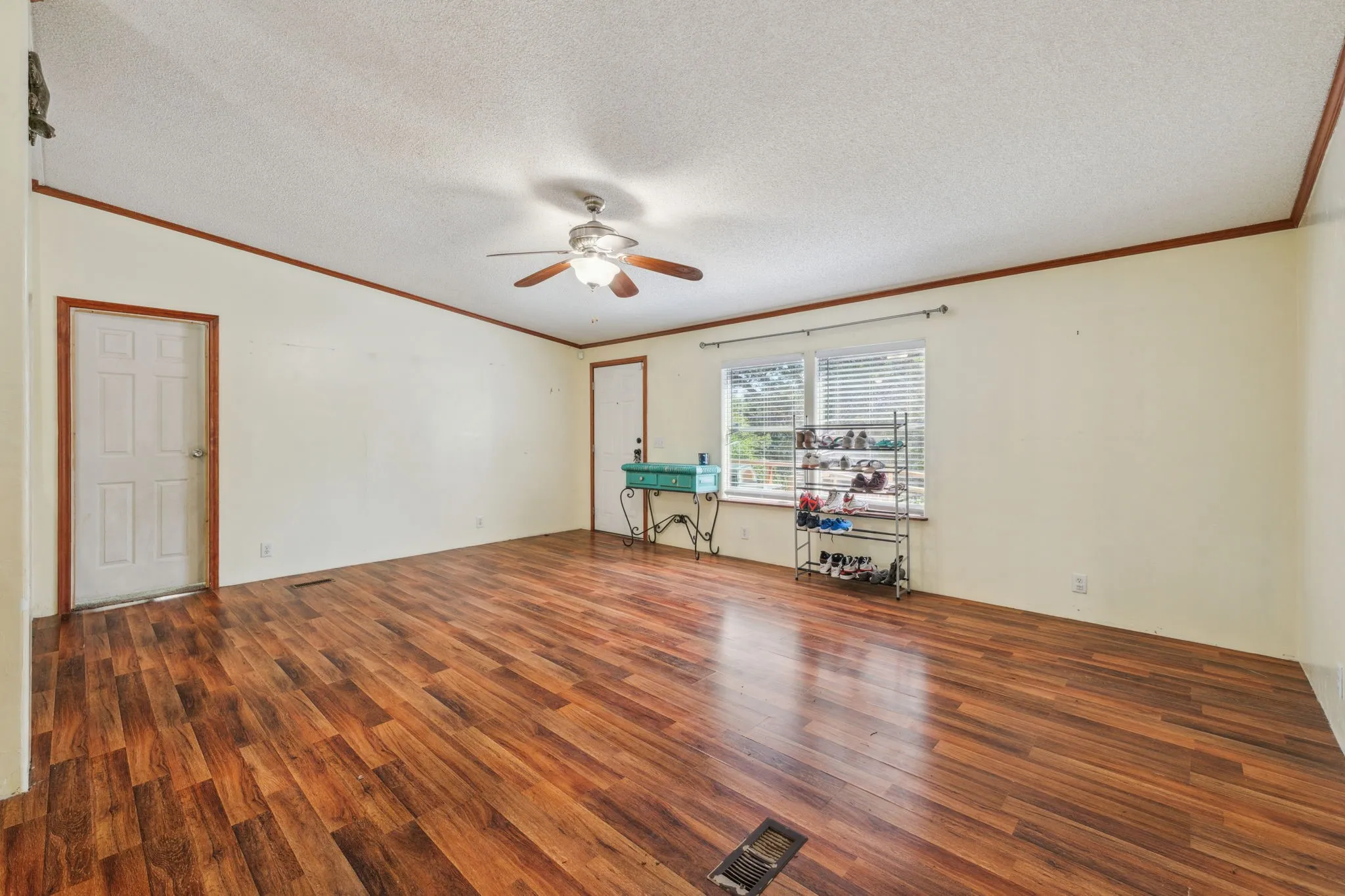 Mobile Home For Sale in Hood County , 4810 Orange Blossom Street, Granbury, Texas 76048, 4 Bedroom, 3 Bathroom, Garage spaces, 1,920 Sqft, built in 2007, mls#20912354, Real Estate Agent in Granbury, Homes For Sale in Hood county, Homes For Sale in Granbury, Realtor in Granbury Texas, Real Estate Brokerage Independent Realty Texas, Luminita Cordes Realtor