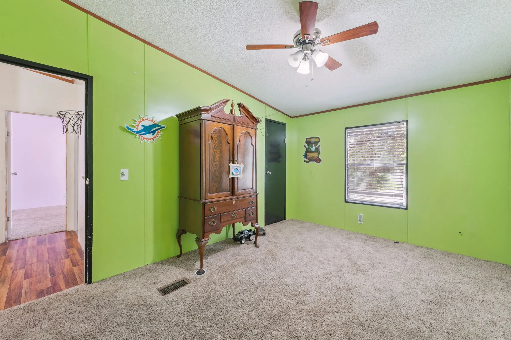 Mobile Home For Sale in Hood County , 4810 Orange Blossom Street, Granbury, Texas 76048, 4 Bedroom, 3 Bathroom, Garage spaces, 1,920 Sqft, built in 2007, mls#20912354, Real Estate Agent in Granbury, Homes For Sale in Hood county, Homes For Sale in Granbury, Realtor in Granbury Texas, Real Estate Brokerage Independent Realty Texas, Luminita Cordes Realtor