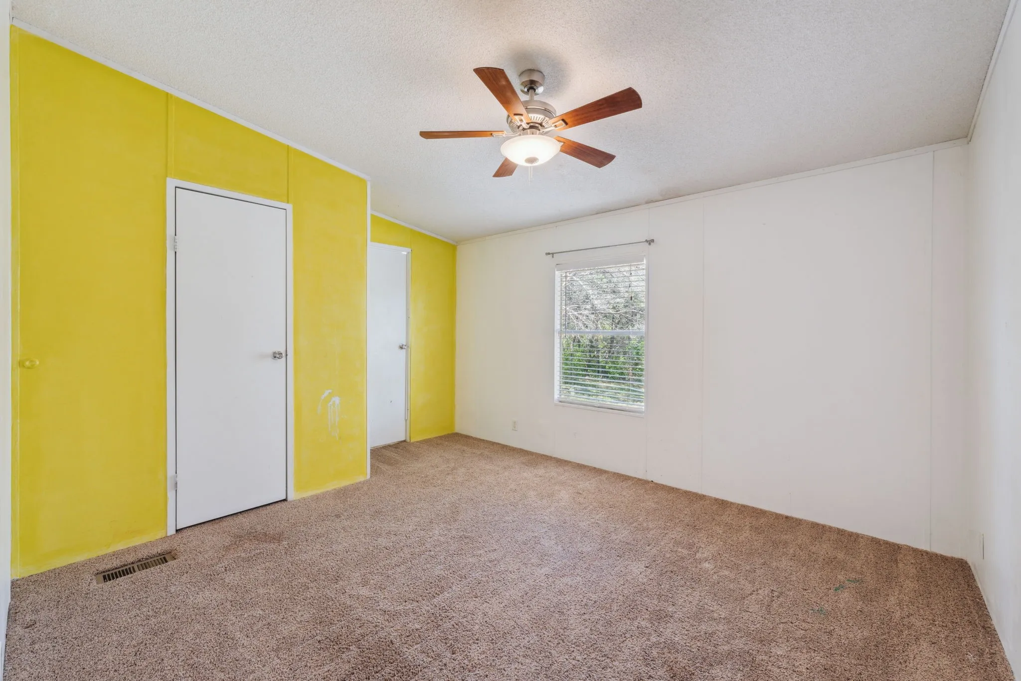 Mobile Home For Sale in Hood County , 4810 Orange Blossom Street, Granbury, Texas 76048, 4 Bedroom, 3 Bathroom, Garage spaces, 1,920 Sqft, built in 2007, mls#20912354, Real Estate Agent in Granbury, Homes For Sale in Hood county, Homes For Sale in Granbury, Realtor in Granbury Texas, Real Estate Brokerage Independent Realty Texas, Luminita Cordes Realtor