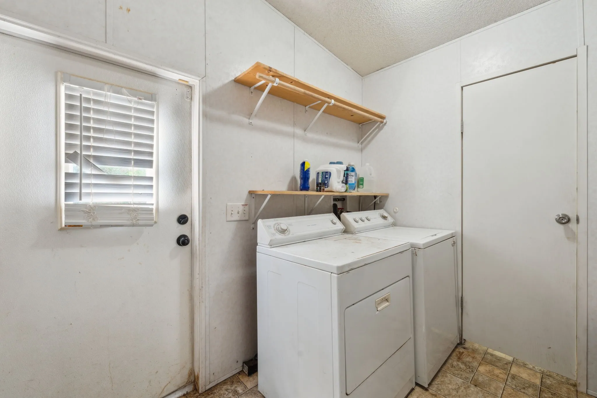 Mobile Home For Sale in Hood County , 4810 Orange Blossom Street, Granbury, Texas 76048, 4 Bedroom, 3 Bathroom, Garage spaces, 1,920 Sqft, built in 2007, mls#20912354, Real Estate Agent in Granbury, Homes For Sale in Hood county, Homes For Sale in Granbury, Realtor in Granbury Texas, Real Estate Brokerage Independent Realty Texas, Luminita Cordes Realtor