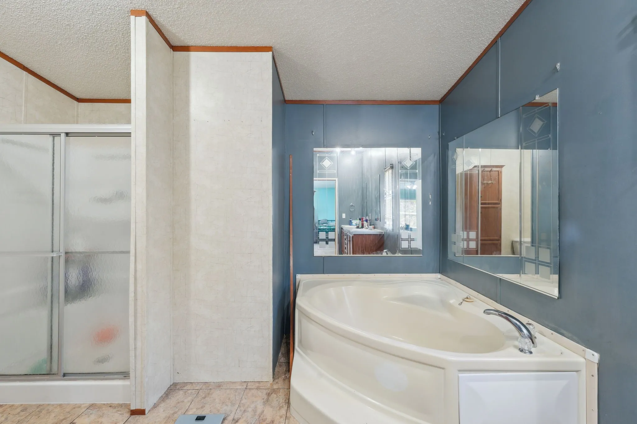 Mobile Home For Sale in Hood County , 4810 Orange Blossom Street, Granbury, Texas 76048, 4 Bedroom, 3 Bathroom, Garage spaces, 1,920 Sqft, built in 2007, mls#20912354, Real Estate Agent in Granbury, Homes For Sale in Hood county, Homes For Sale in Granbury, Realtor in Granbury Texas, Real Estate Brokerage Independent Realty Texas, Luminita Cordes Realtor