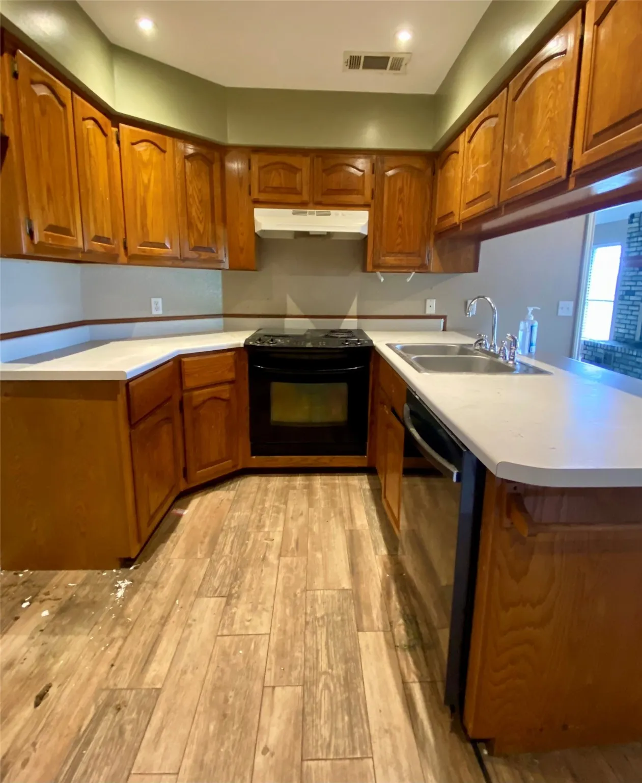 Single Family Residence For Sale in Fannin County , 218 County Road 2992, Windom, Texas 75492, 3 Bedroom, 2 Bathroom, 2 Garage spaces, 1,866 Sqft, built in 1992, Preowned, mls#20912902, Real Estate Agent in Windom, Homes For Sale in Fannin county, Homes For Sale in Windom, Realtor in Windom Texas, Real Estate Brokerage Independent Realty Texas, Luminita Cordes Realtor