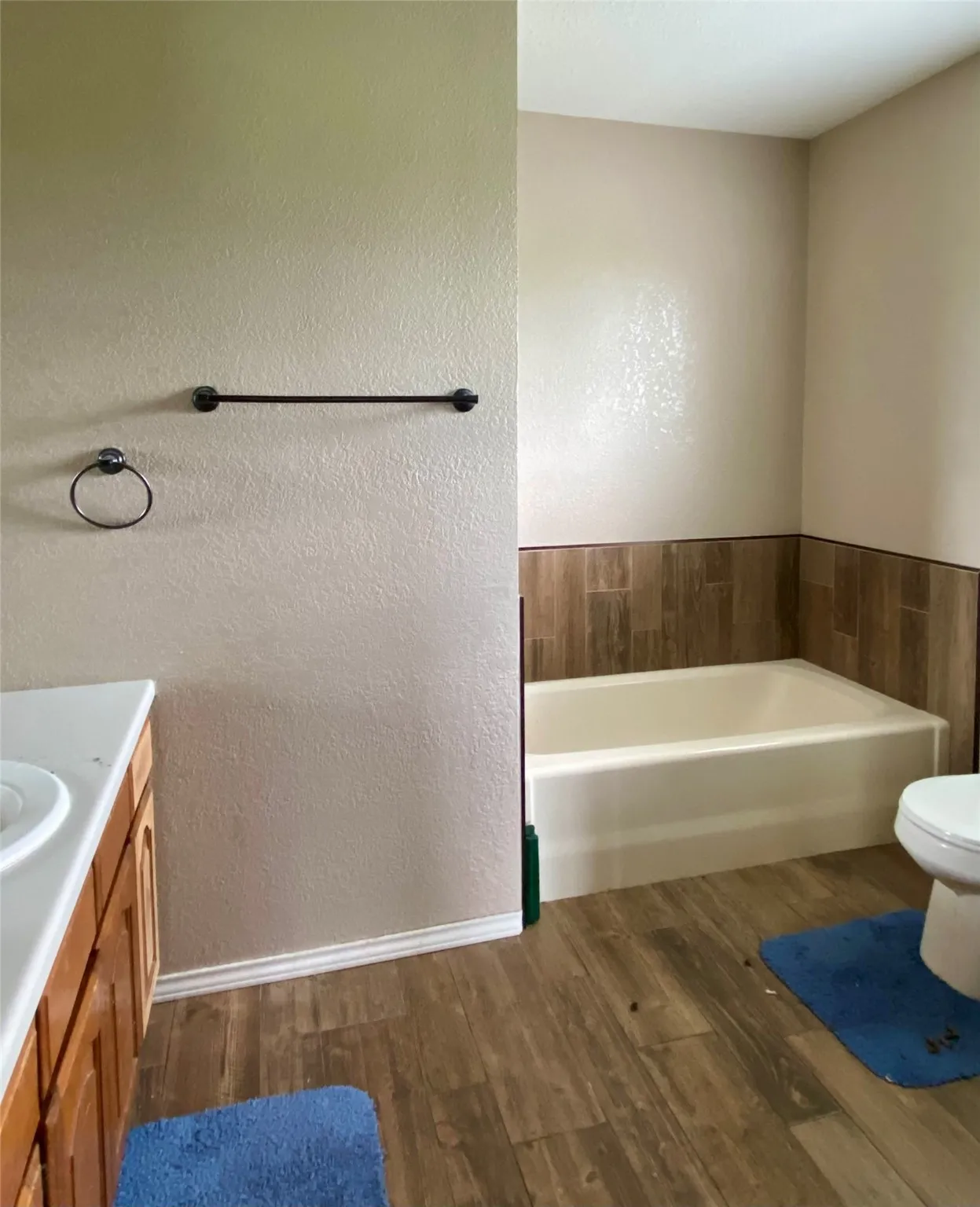 Single Family Residence For Sale in Fannin County , 218 County Road 2992, Windom, Texas 75492, 3 Bedroom, 2 Bathroom, 2 Garage spaces, 1,866 Sqft, built in 1992, Preowned, mls#20912902, Real Estate Agent in Windom, Homes For Sale in Fannin county, Homes For Sale in Windom, Realtor in Windom Texas, Real Estate Brokerage Independent Realty Texas, Luminita Cordes Realtor