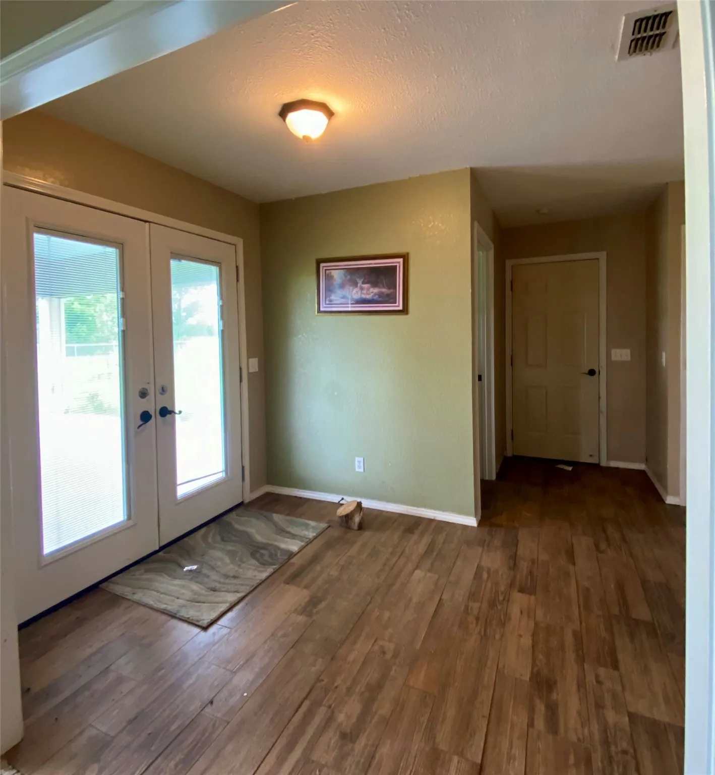 Breakfast area between kitchen and back patio