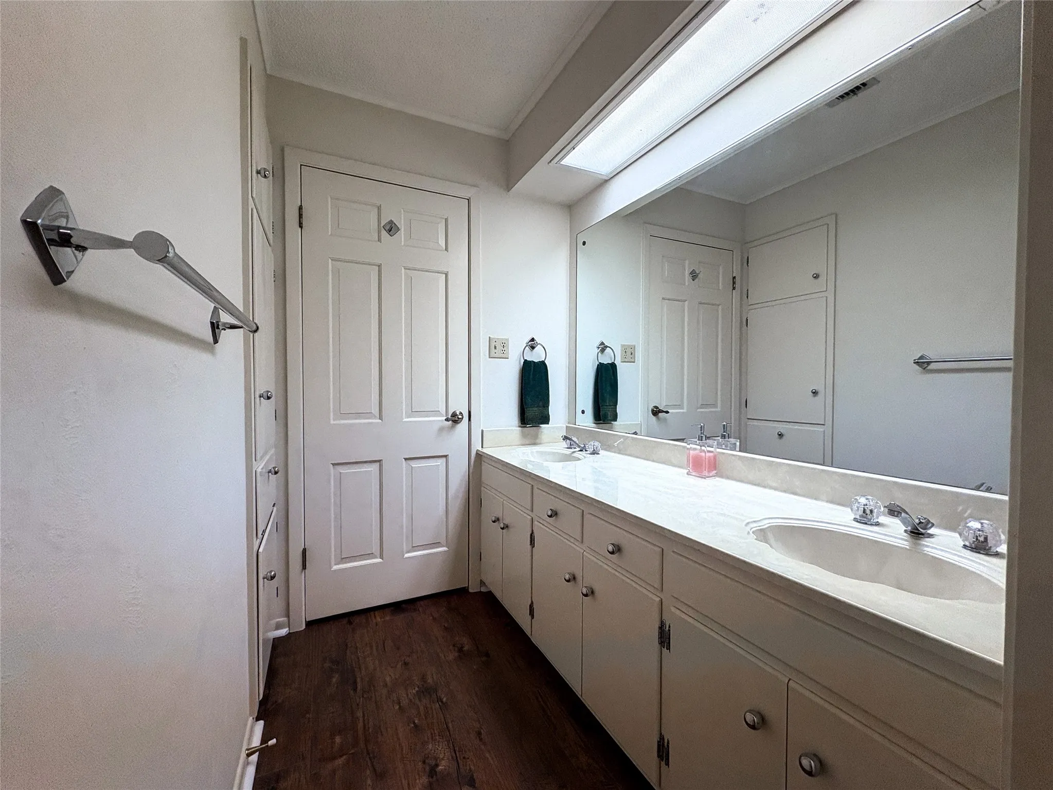 FULL GUEST BATH