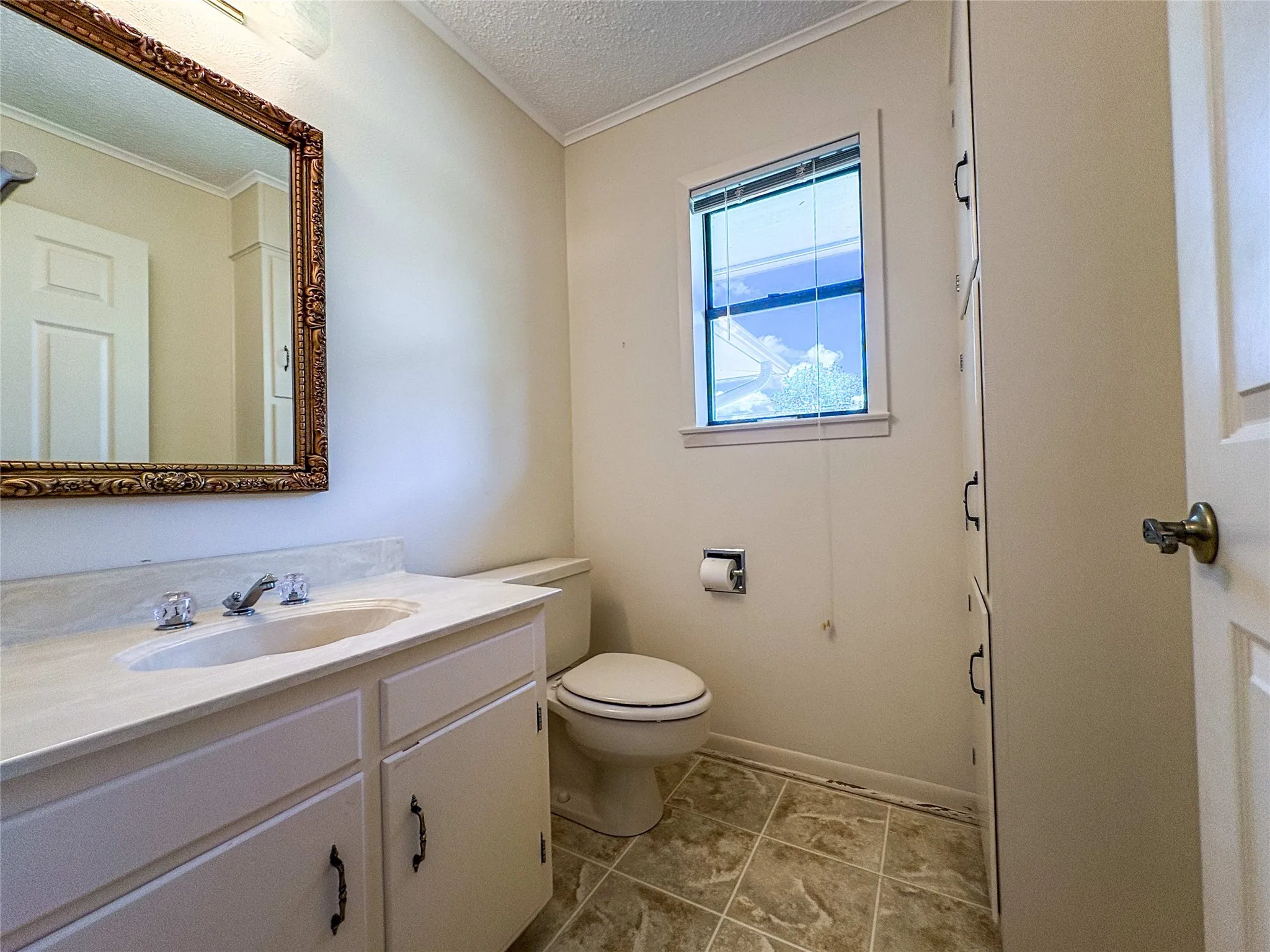 HALF BATH OFF LAUNDRY ROOM