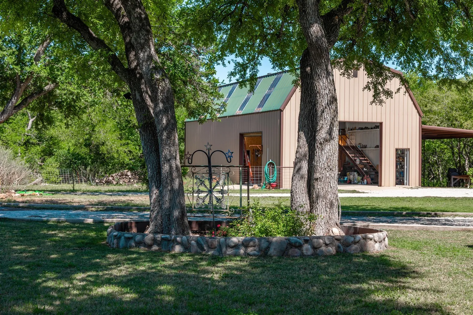 Single Family Residence For Sale in Brown County , 8950 CR 215, Brownwood, Texas 76801, 4 Bedroom, 5 Bathroom, Garage spaces, 3,352 Sqft, built in 2008, Preowned, mls#20912157, Real Estate Agent in Brownwood, Homes For Sale in Brown county, Homes For Sale in Brownwood, Realtor in Brownwood Texas, Real Estate Brokerage Independent Realty Texas, Luminita Cordes Realtor