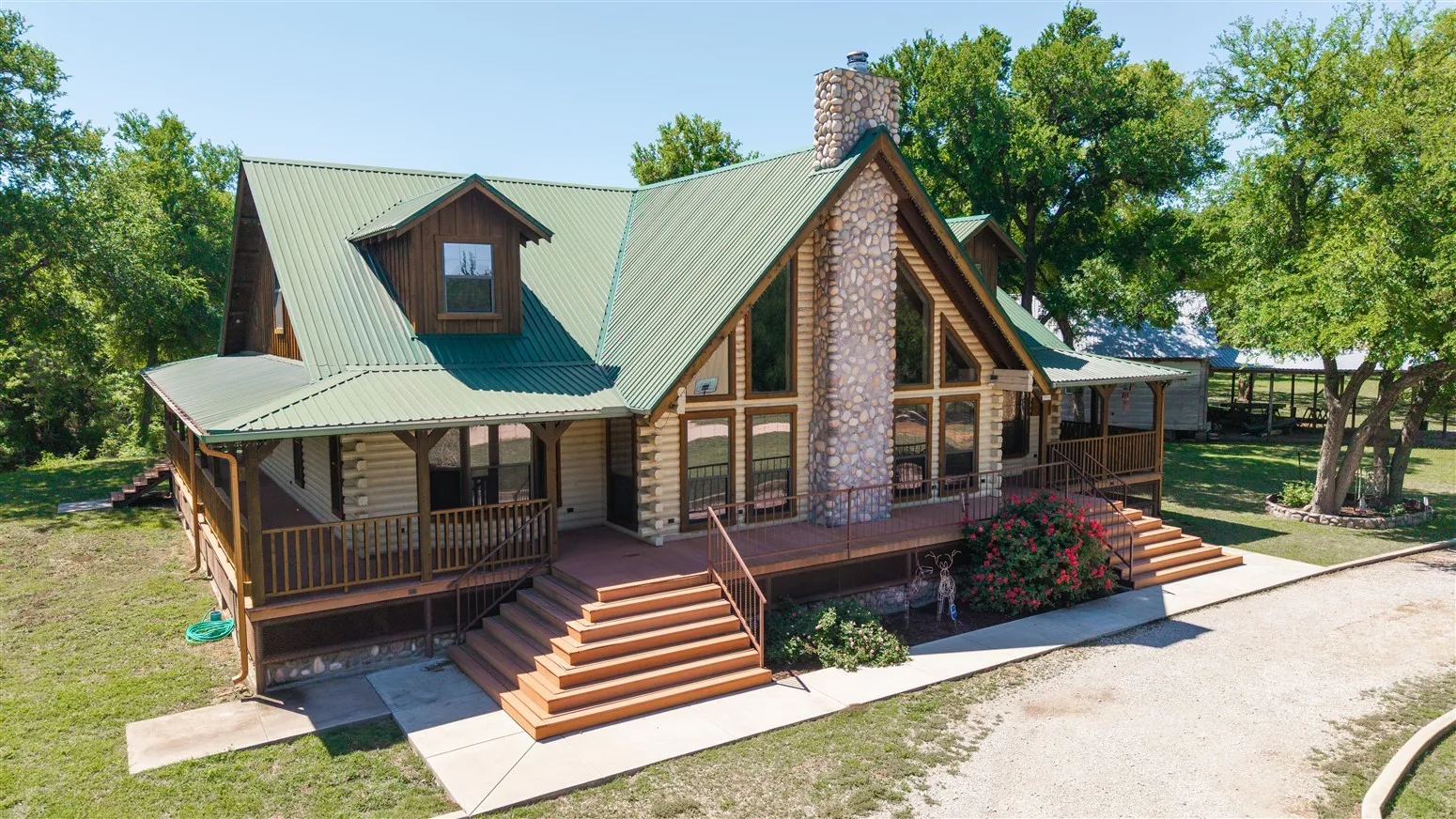 Single Family Residence For Sale in Brown County , 8950 CR 215, Brownwood, Texas 76801, 4 Bedroom, 5 Bathroom, Garage spaces, 3,352 Sqft, built in 2008, Preowned, mls#20912157, Real Estate Agent in Brownwood, Homes For Sale in Brown county, Homes For Sale in Brownwood, Realtor in Brownwood Texas, Real Estate Brokerage Independent Realty Texas, Luminita Cordes Realtor