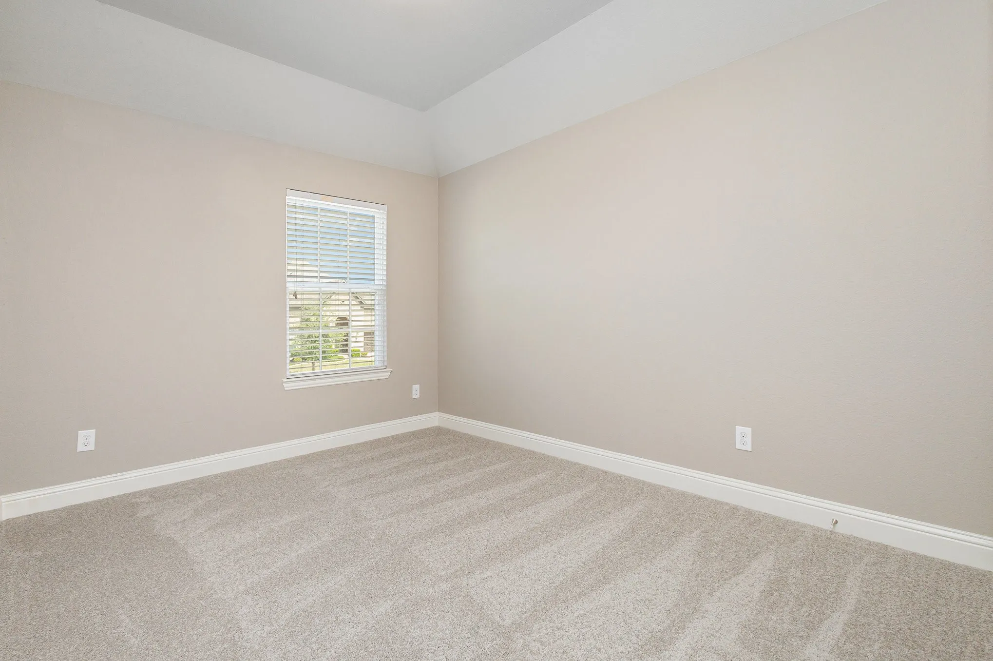 Single Family Residence For Sale in Collin County , 3933 Clear Water Lane, Nevada, Texas 75173, 4 Bedroom, 3 Bathroom, 2 Garage spaces, 2,819 Sqft, built in 2017, Preowned, mls#20913509, Real Estate Agent in Nevada, Homes For Sale in Collin county, Homes For Sale in Nevada, Realtor in Nevada Texas, Real Estate Brokerage Independent Realty Texas, Luminita Cordes Realtor