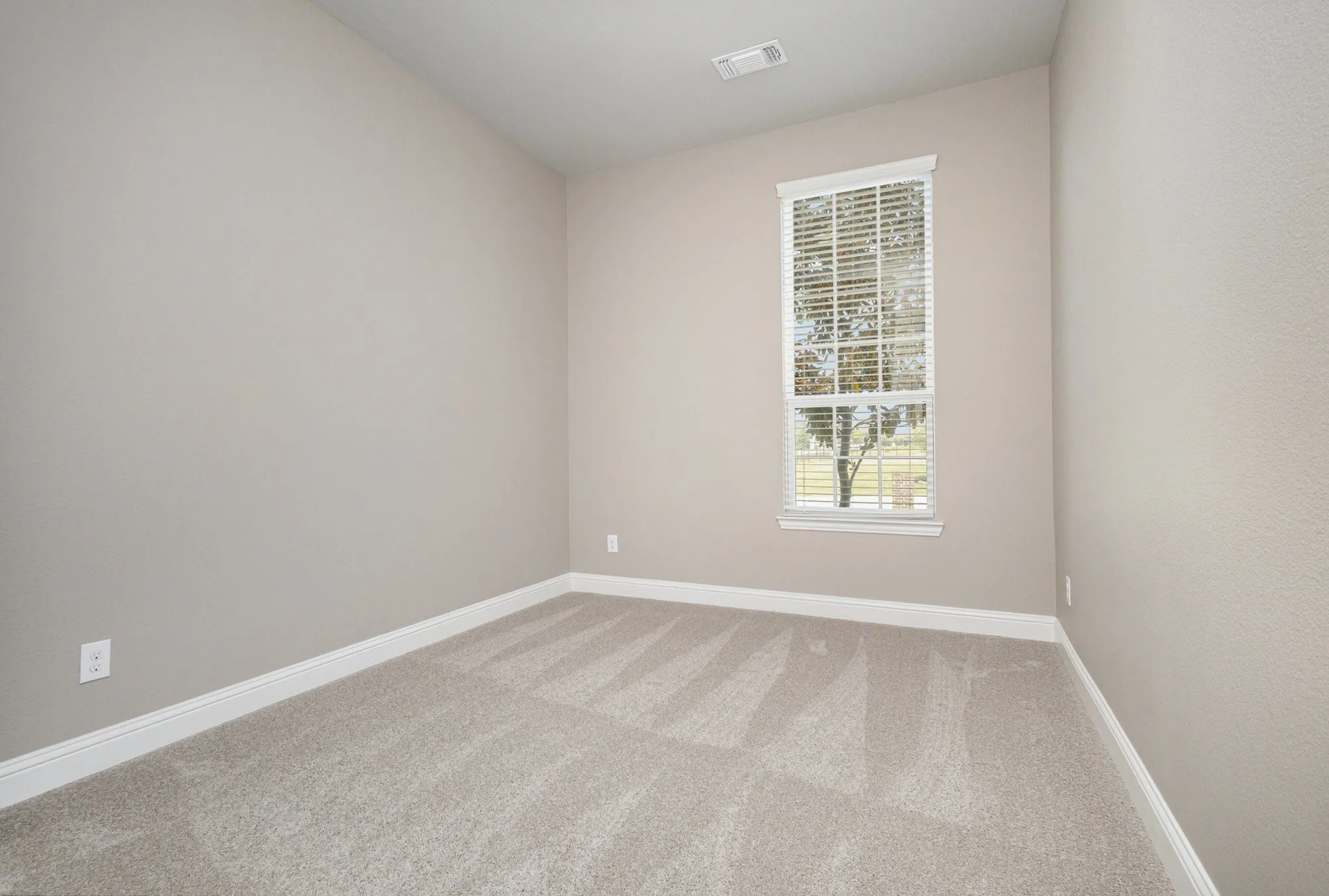 Single Family Residence For Sale in Collin County , 3933 Clear Water Lane, Nevada, Texas 75173, 4 Bedroom, 3 Bathroom, 2 Garage spaces, 2,819 Sqft, built in 2017, Preowned, mls#20913509, Real Estate Agent in Nevada, Homes For Sale in Collin county, Homes For Sale in Nevada, Realtor in Nevada Texas, Real Estate Brokerage Independent Realty Texas, Luminita Cordes Realtor