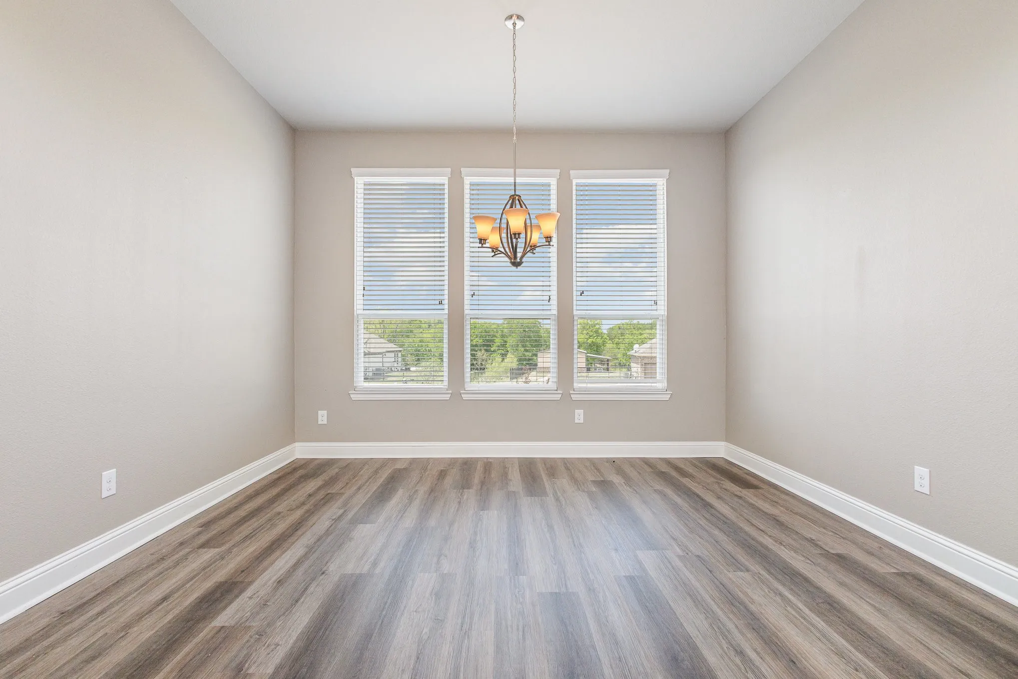 Single Family Residence For Sale in Collin County , 3933 Clear Water Lane, Nevada, Texas 75173, 4 Bedroom, 3 Bathroom, 2 Garage spaces, 2,819 Sqft, built in 2017, Preowned, mls#20913509, Real Estate Agent in Nevada, Homes For Sale in Collin county, Homes For Sale in Nevada, Realtor in Nevada Texas, Real Estate Brokerage Independent Realty Texas, Luminita Cordes Realtor