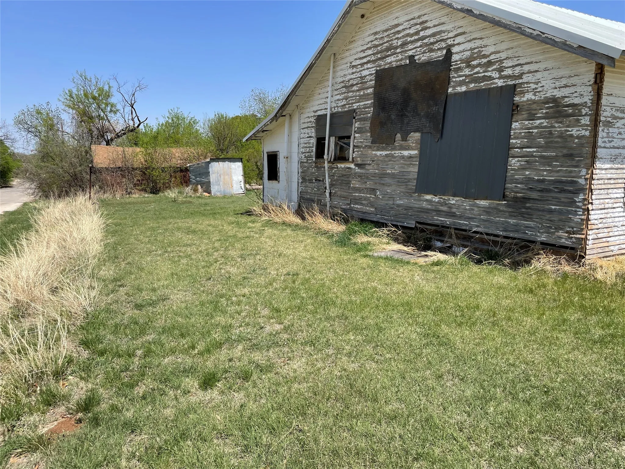 Single Family Residence For Sale in Stephens County , 816 W Elliott Street, Breckenridge, Texas 76424, 3 Bedroom, 2 Bathroom, Garage spaces, 816 Sqft, built in 0, Preowned, Price $28,000, mls#20913803, Real Estate Agent in Breckenridge, Homes For Sale in Stephens county, Homes For Sale in Breckenridge, Realtor in Breckenridge Texas, Real Estate Brokerage Independent Realty Texas, Luminita Cordes Realtor
