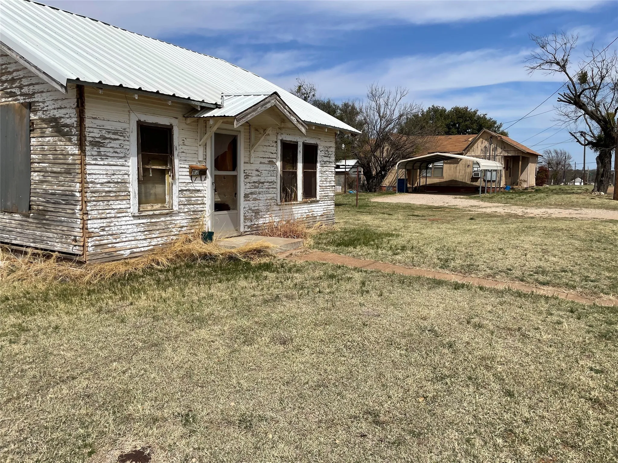 Single Family Residence For Sale in Stephens County , 816 W Elliott Street, Breckenridge, Texas 76424, 3 Bedroom, 2 Bathroom, Garage spaces, 816 Sqft, built in 0, Preowned, Price $28,000, mls#20913803, Real Estate Agent in Breckenridge, Homes For Sale in Stephens county, Homes For Sale in Breckenridge, Realtor in Breckenridge Texas, Real Estate Brokerage Independent Realty Texas, Luminita Cordes Realtor
