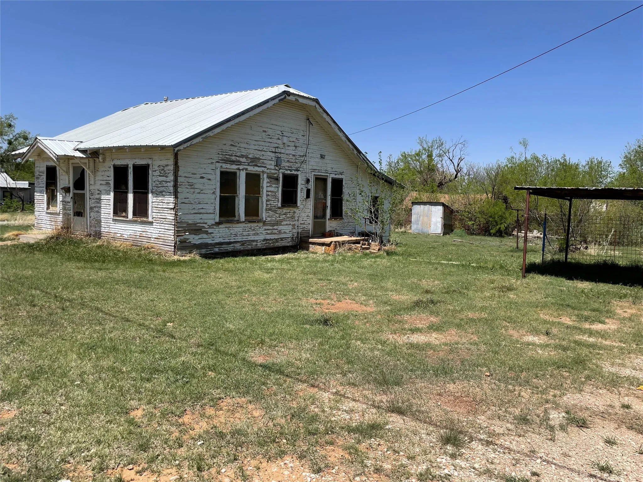 Single Family Residence For Sale in Stephens County , 816 W Elliott Street, Breckenridge, Texas 76424, 3 Bedroom, 2 Bathroom, Garage spaces, 816 Sqft, built in 0, Preowned, Price $28,000, mls#20913803, Real Estate Agent in Breckenridge, Homes For Sale in Stephens county, Homes For Sale in Breckenridge, Realtor in Breckenridge Texas, Real Estate Brokerage Independent Realty Texas, Luminita Cordes Realtor